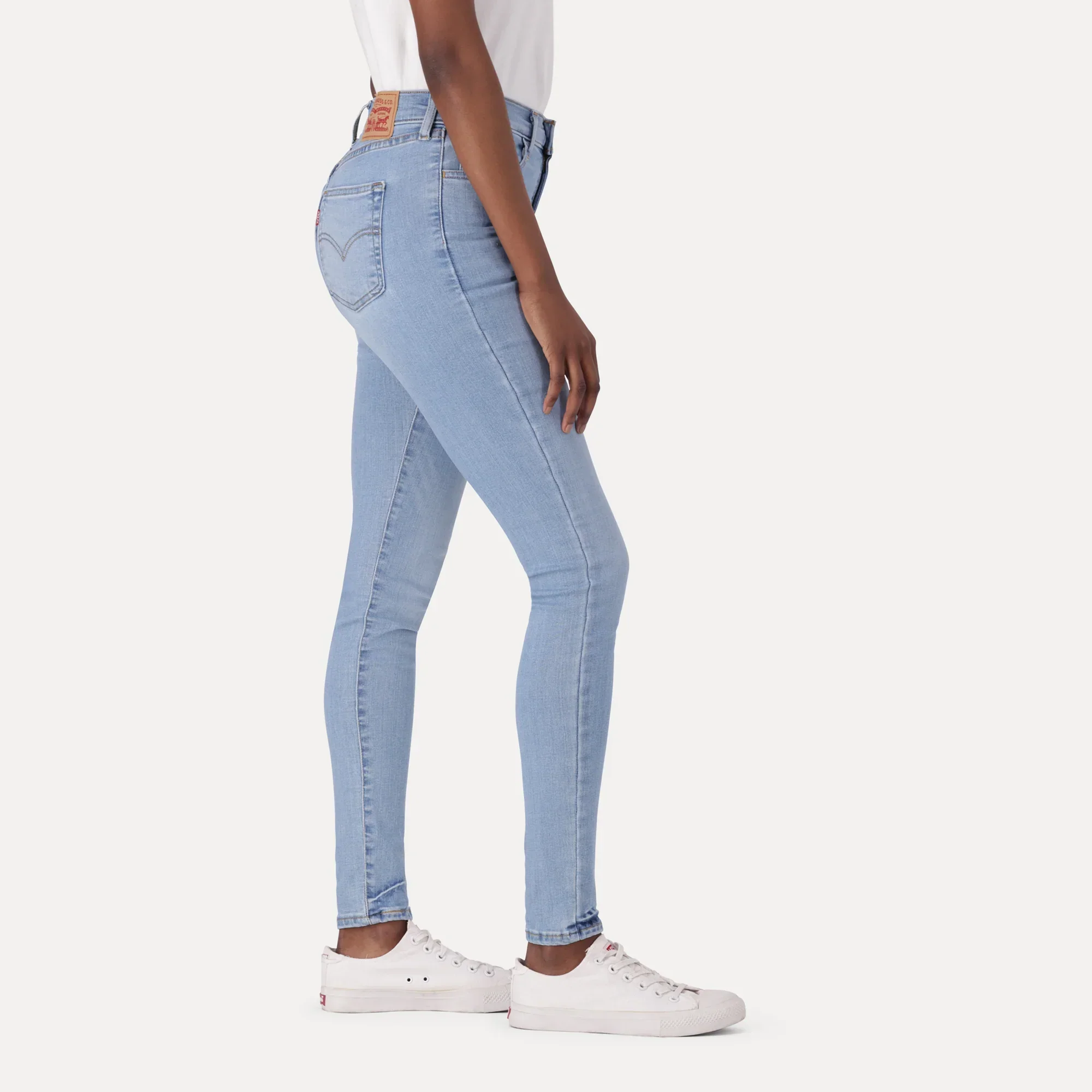 LEVI'S® WOMEN'S 720™ HIGH-RISE SUPER SKINNY JEANS - MED INDIGO - WORN IN - Image 3