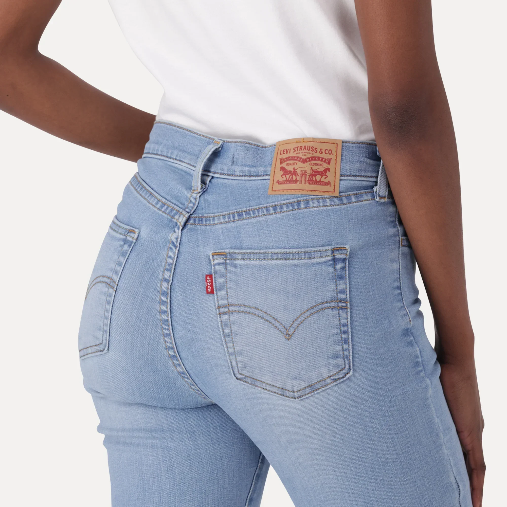 LEVI'S® WOMEN'S 720™ HIGH-RISE SUPER SKINNY JEANS - MED INDIGO - WORN IN - Image 5