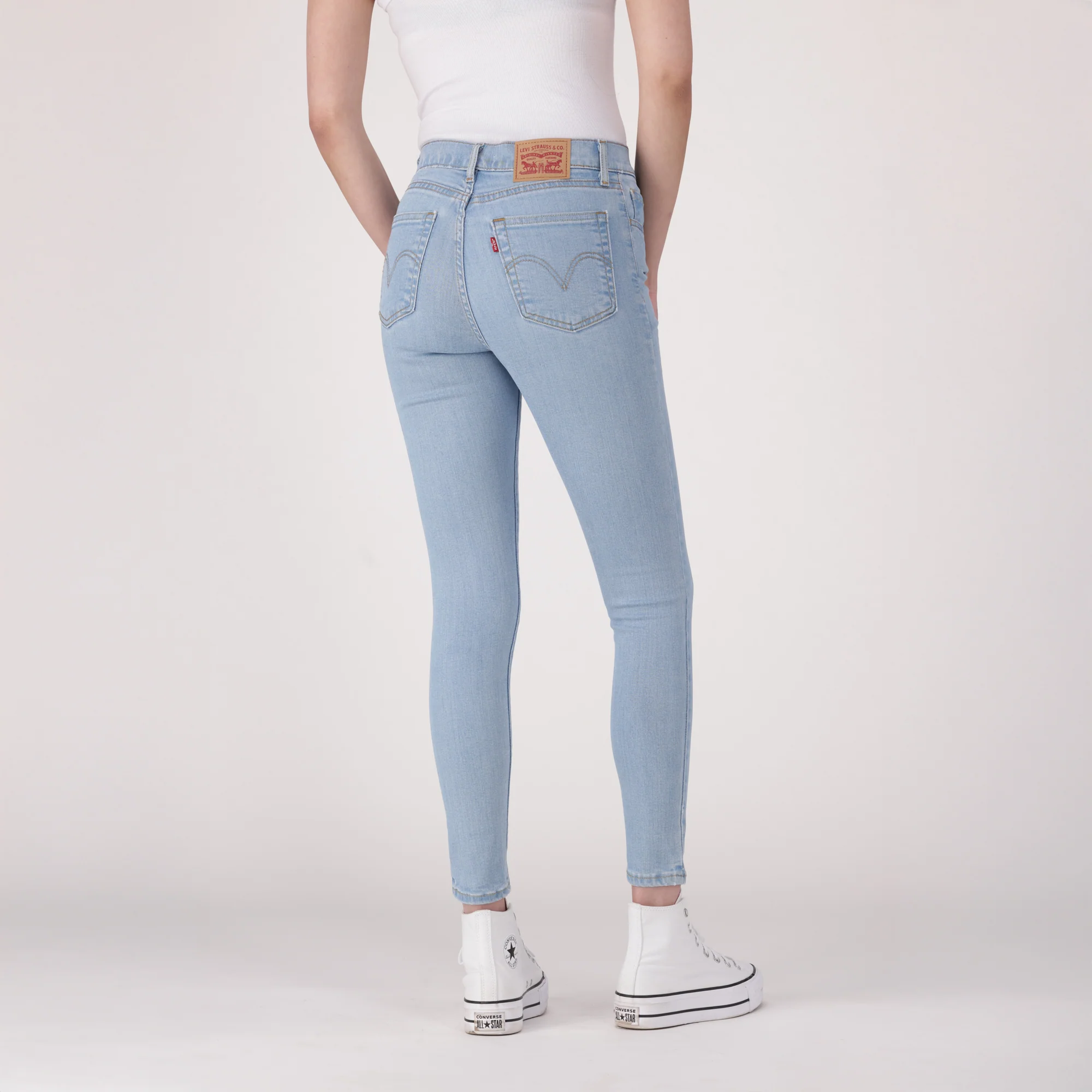 LEVI'S® WOMEN'S 720 HIGH-RISE SUPER SKINNY JEANS - MED INDIGO - WORN IN - Image 3