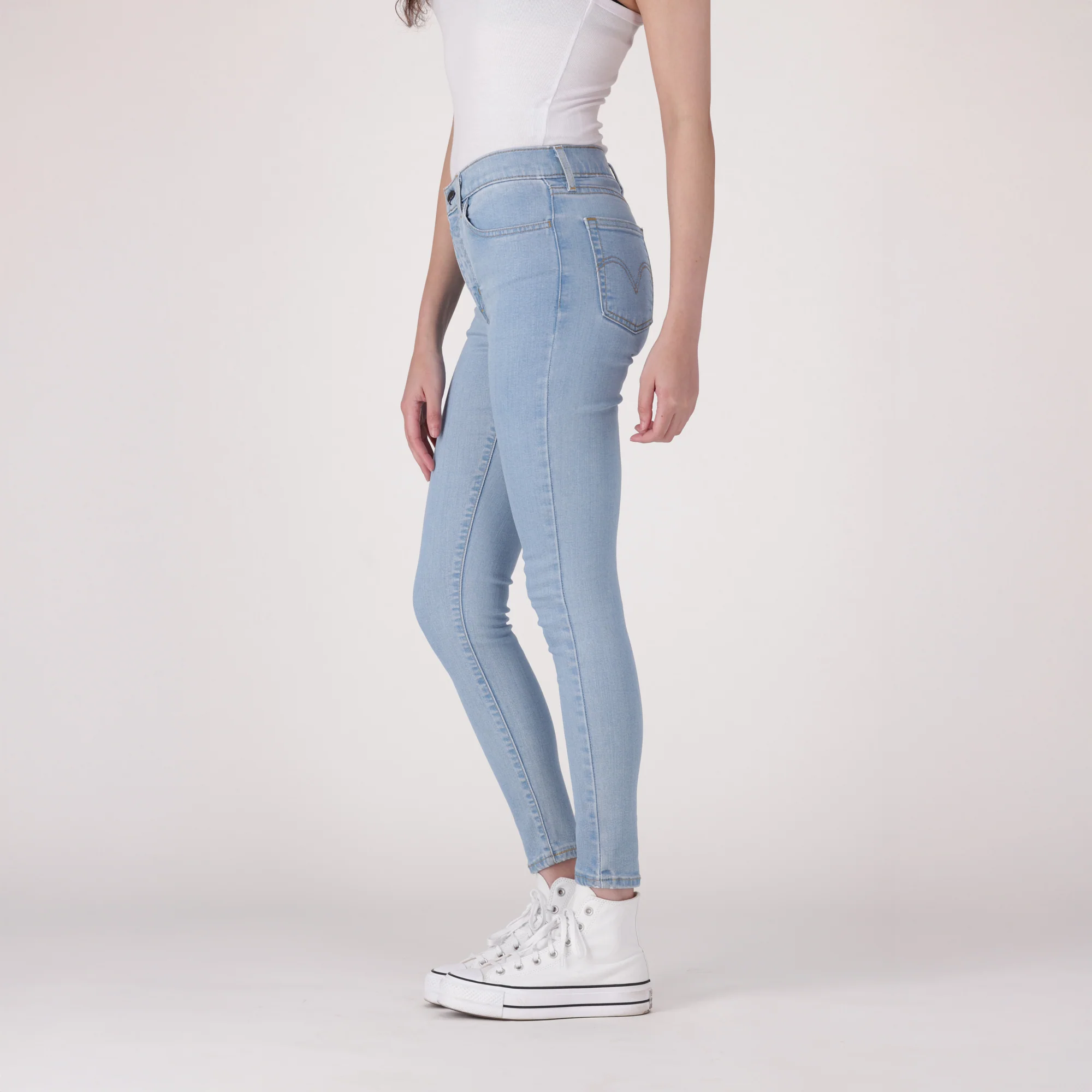 LEVI'S® WOMEN'S 720 HIGH-RISE SUPER SKINNY JEANS - MED INDIGO - WORN IN - Image 4