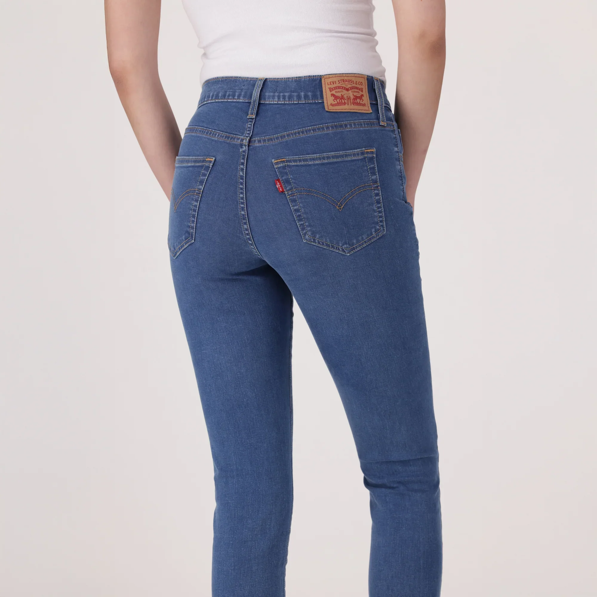 LEVI'S® WOMEN'S 720 HIGH-RISE SUPER SKINNY JEANS - MEDIUM WASH - Image 4