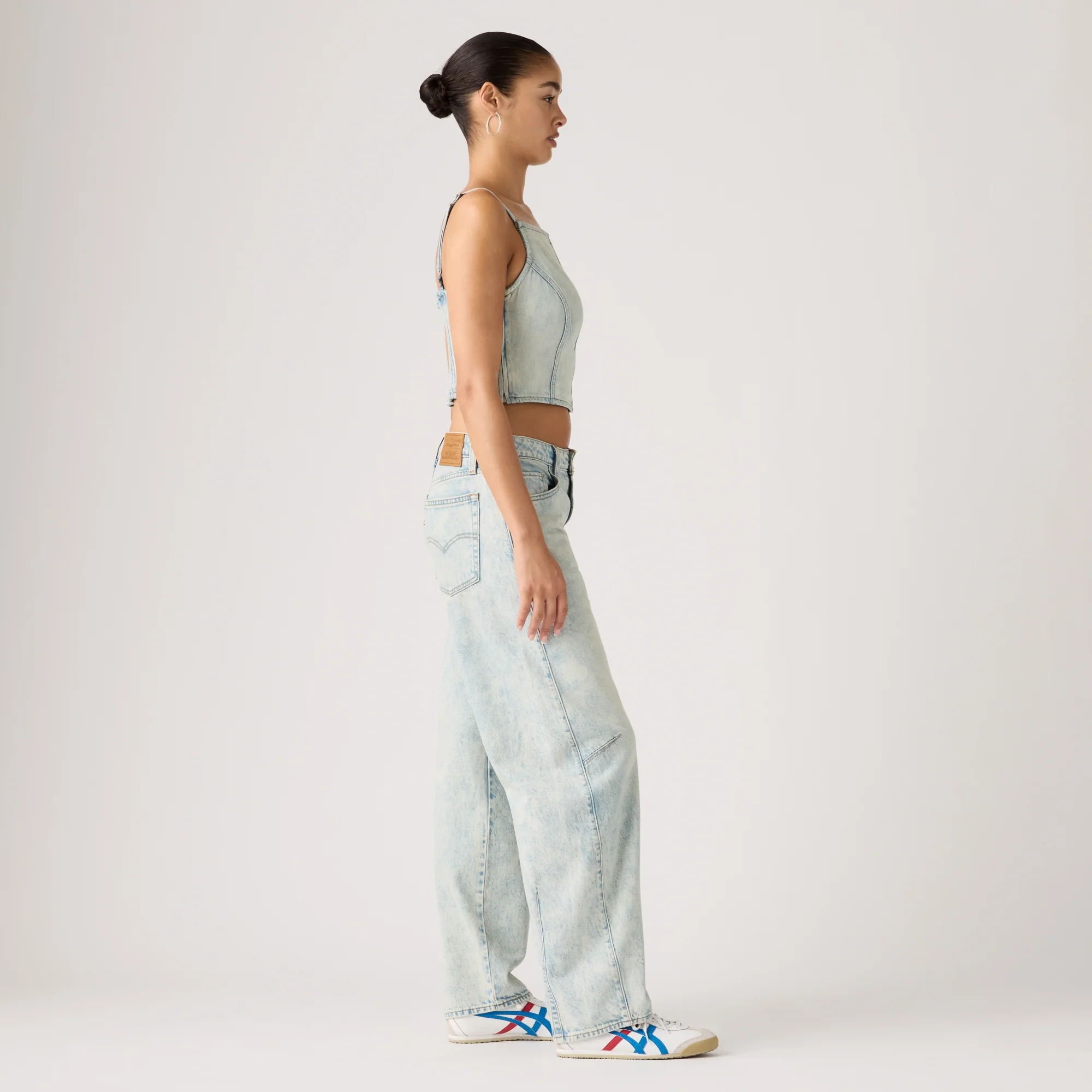 LEVI'S® WOMEN'S BAGGY DAD BARREL JEANS - LIGHT INDIGO - WORN IN - Image 3