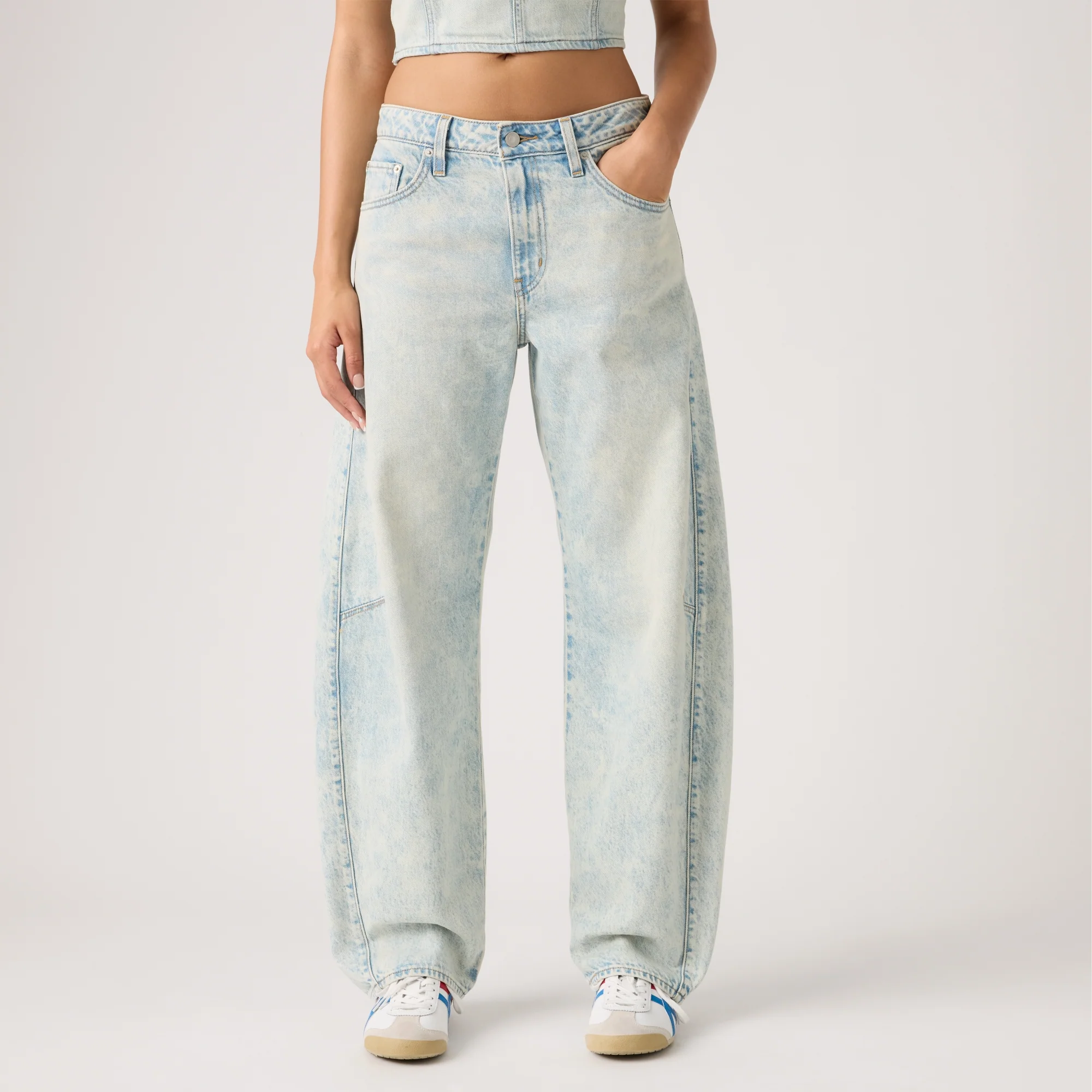 LEVI'S® WOMEN'S BAGGY DAD BARREL JEANS - LIGHT INDIGO - WORN IN - Image 4