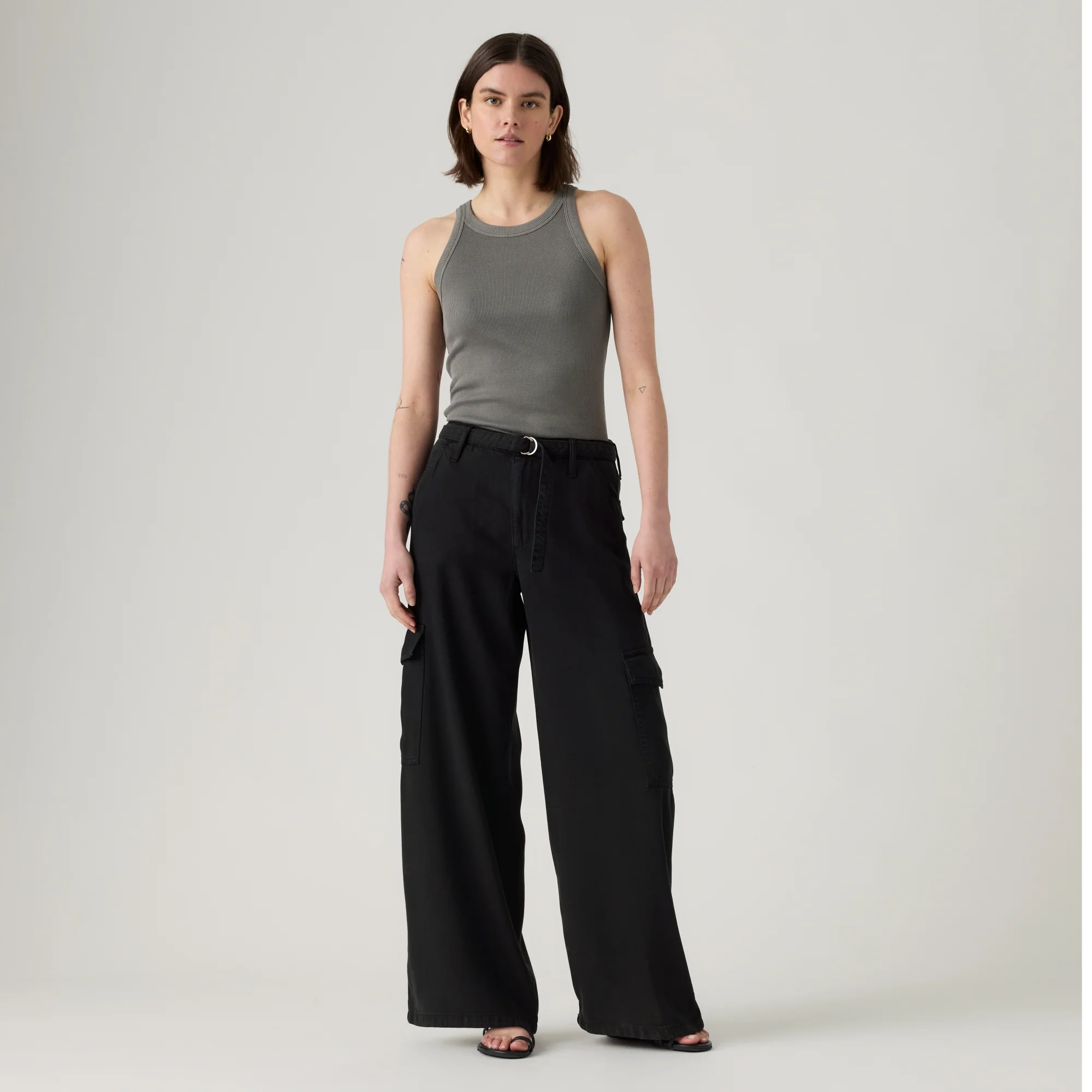 LEVI'S® WOMEN'S BAGGY DAD CARGOS - BLACK - Image 2