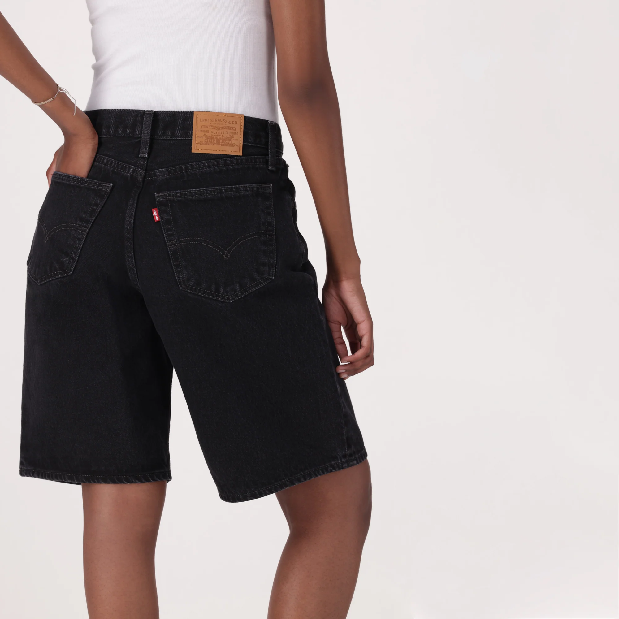 LEVI'S® WOMEN'S BAGGY DAD JORTS - BLACK - Image 5