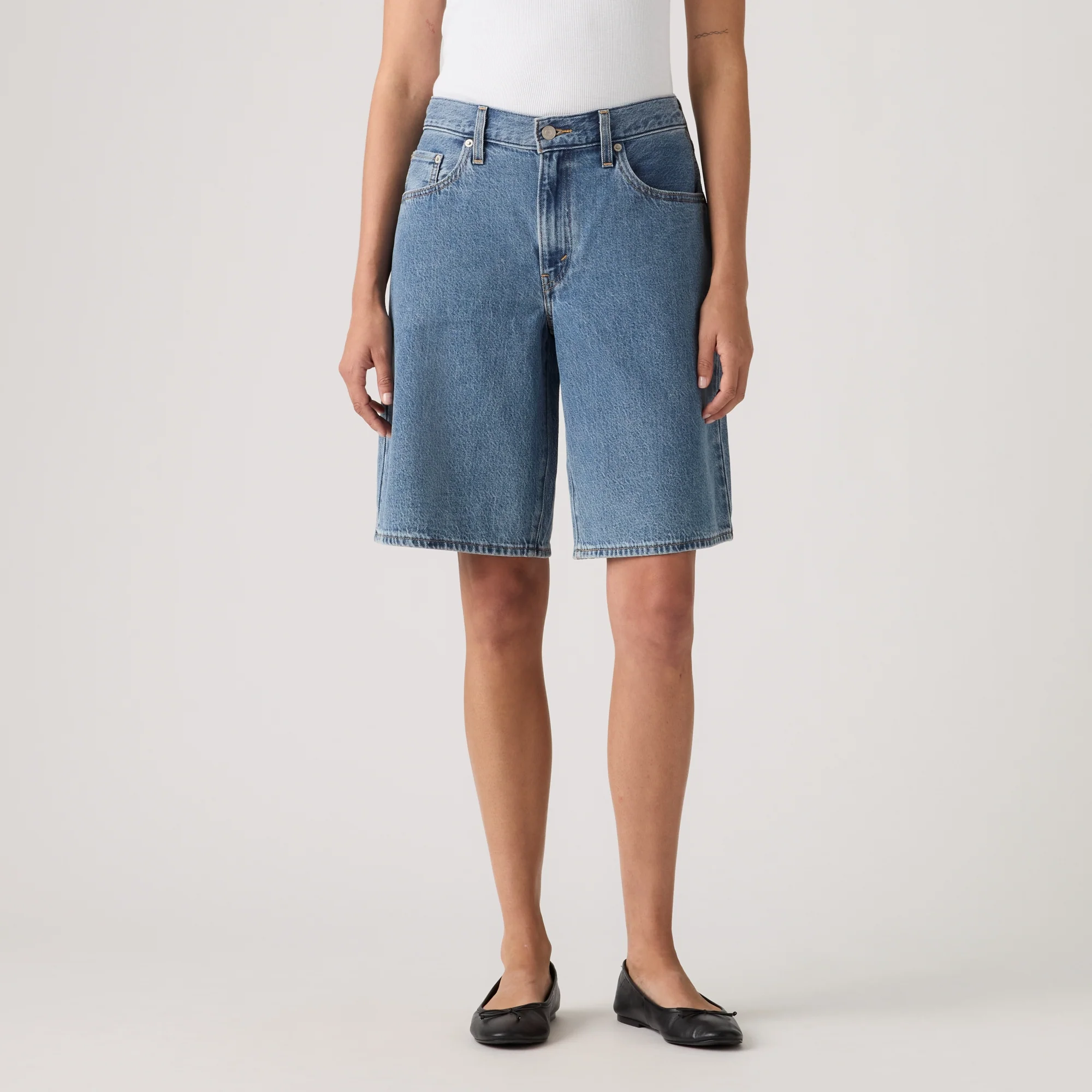 LEVI'S® WOMEN'S BAGGY DAD LIGHTWEIGHT JORTS - MED INDIGO - FLAT FINISH - Image 5