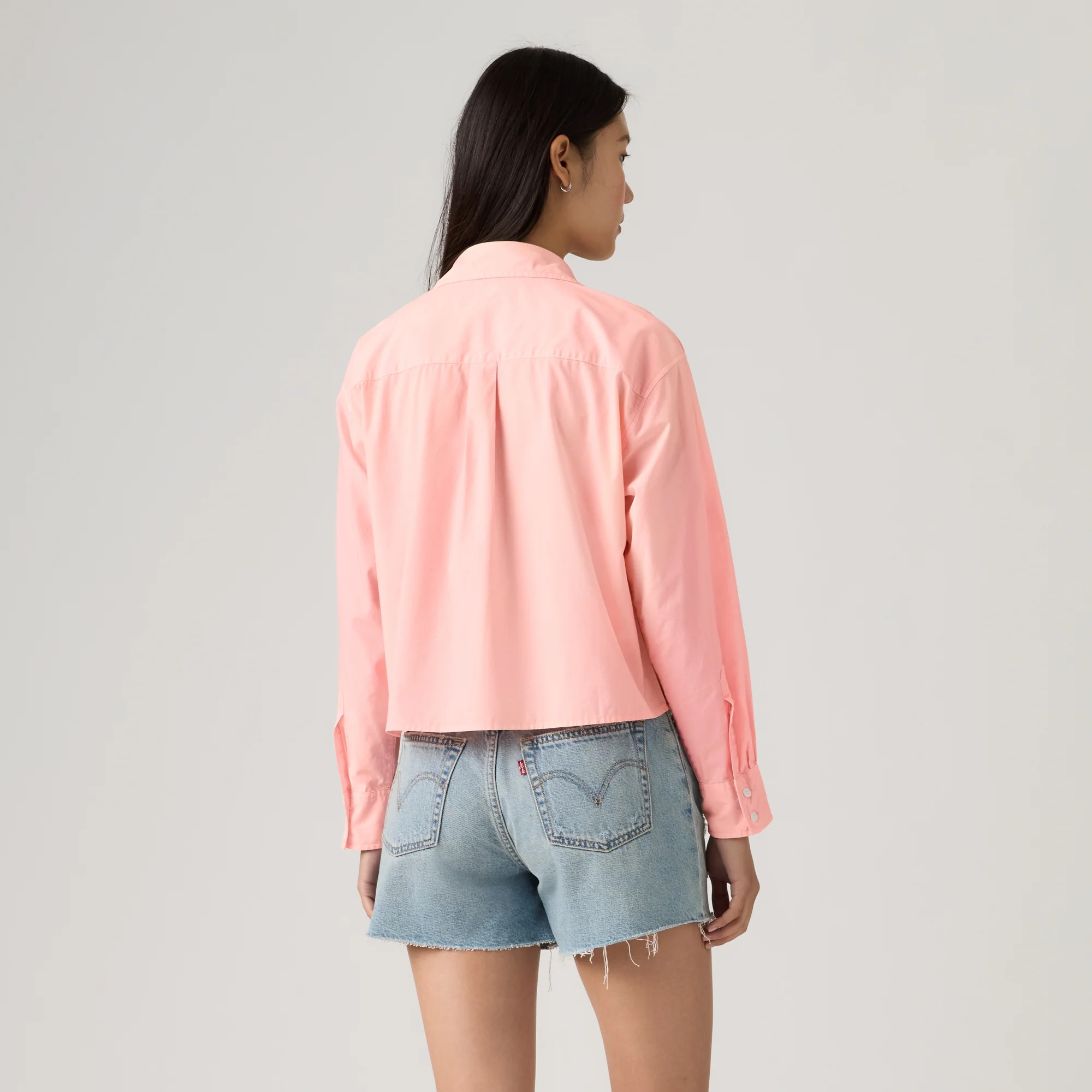 LEVI'S® WOMEN'S CROPPED HARLIE SHIRT - PINK - Image 3