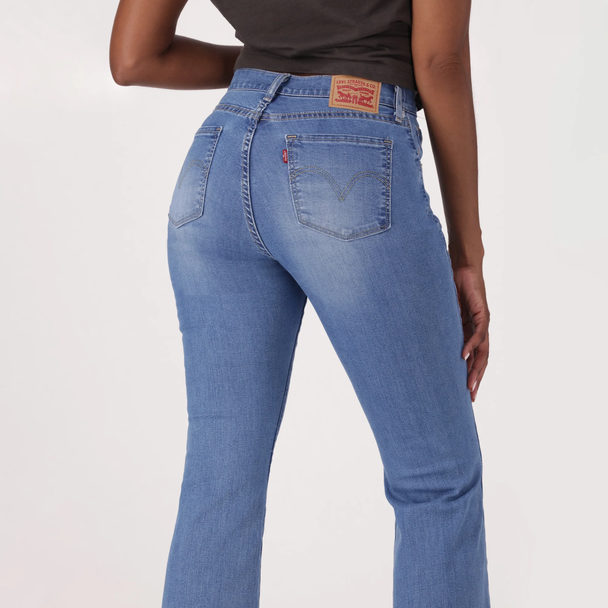 LEVI'S® WOMEN'S CURVY FLARE - MED INDIGO - WORN IN - Image 5