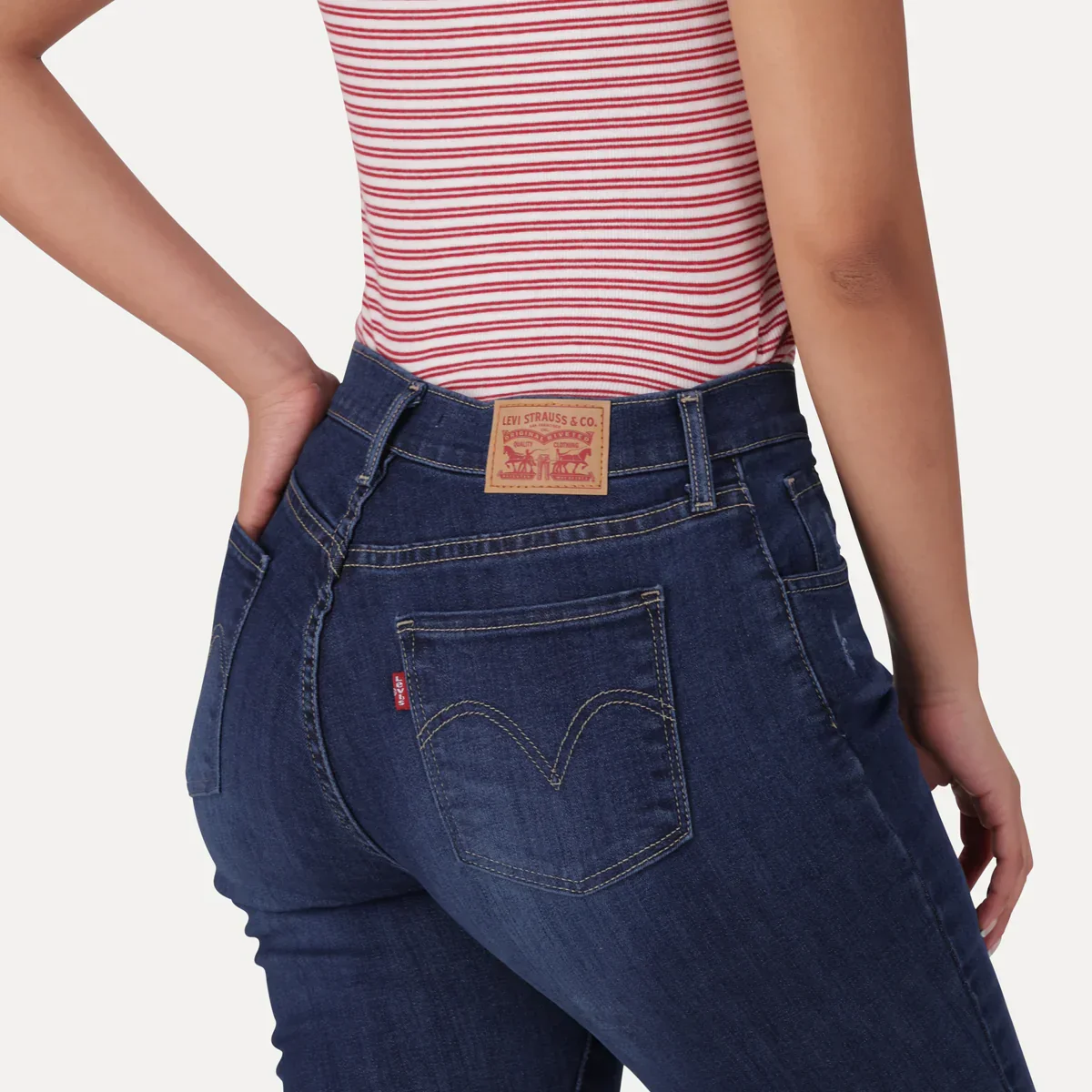 LEVI'S® WOMEN'S CURVY HIGH-RISE SUPER SKINNY - DARK INDIGO - WORN IN - Image 5