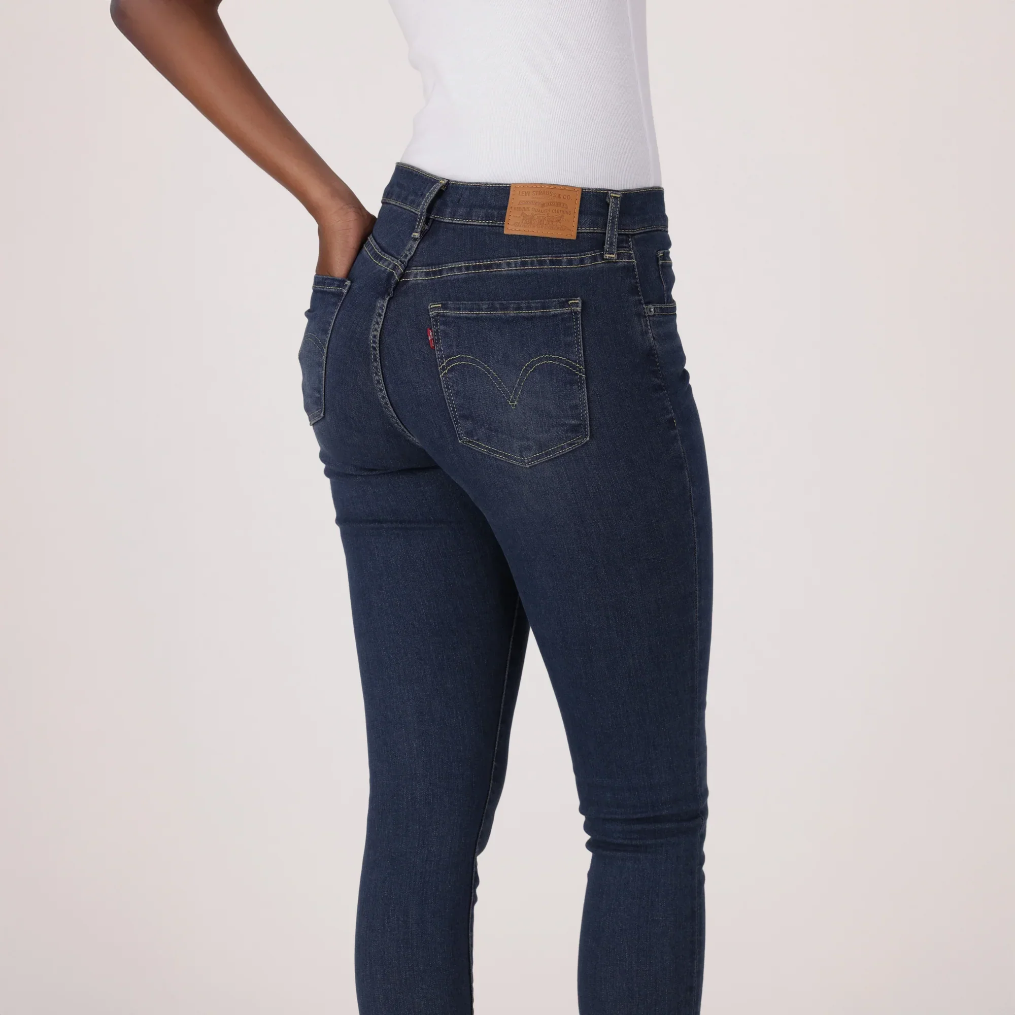 LEVI'S® WOMEN'S CURVY HIGH-RISE SUPER SKINNY - DARK INDIGO - WORN IN - Image 5