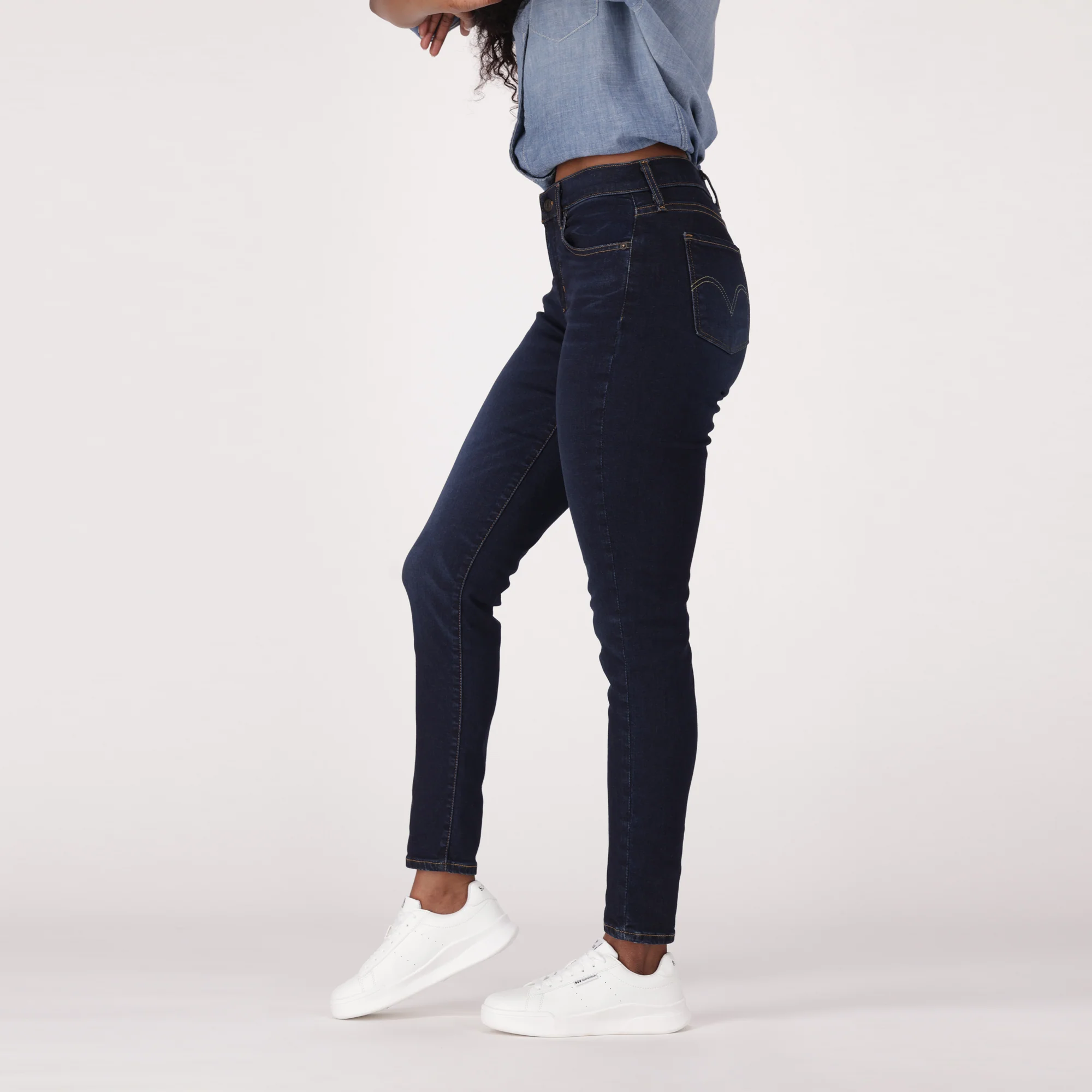 LEVI'S® WOMEN'S CURVY HIGH-RISE SUPER SKINNY - DARK INDIGO WORN IN - Image 4