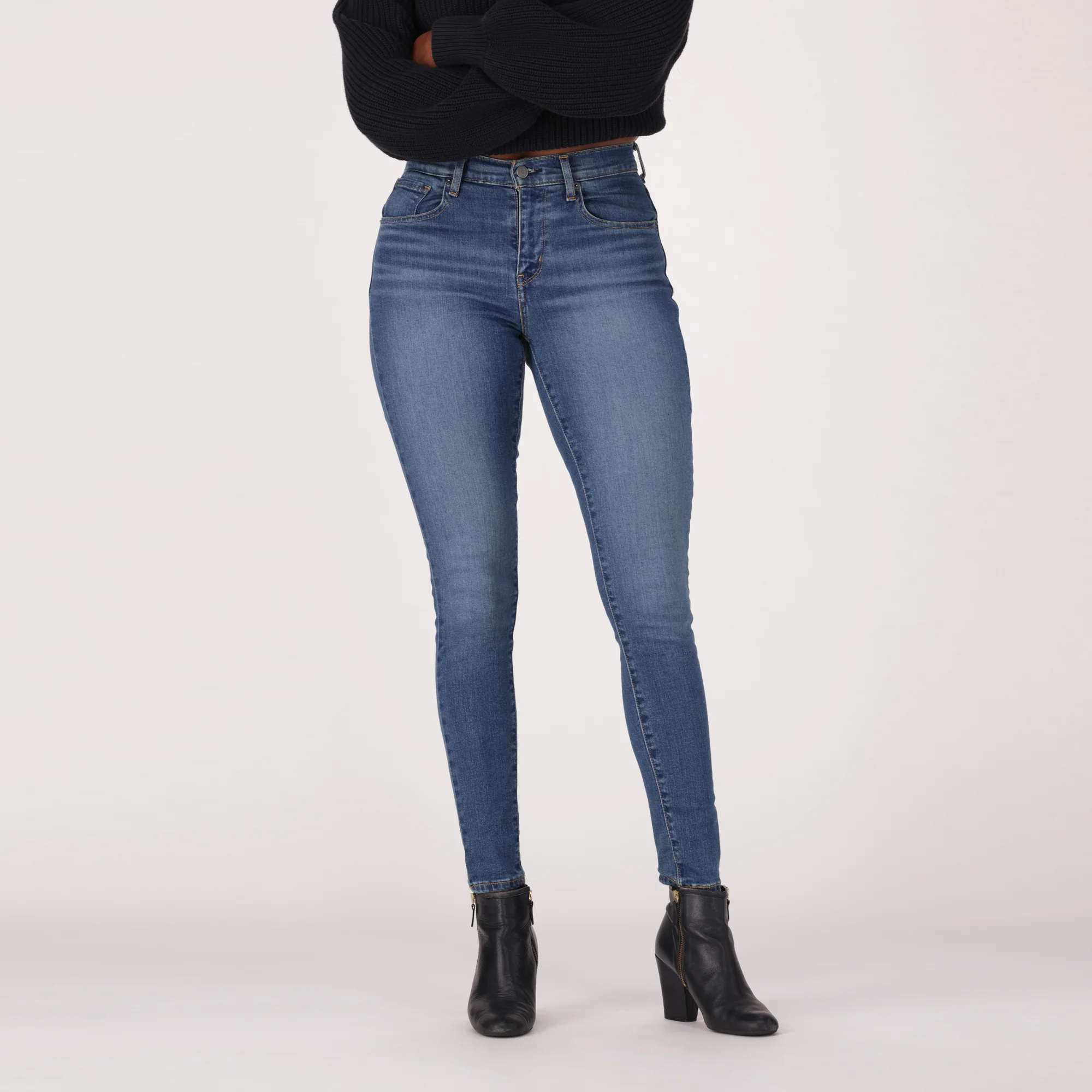 LEVI'S® WOMEN'S CURVY HIGH-RISE SUPER SKINNY - MED INDIGO - WORN IN - Image 2
