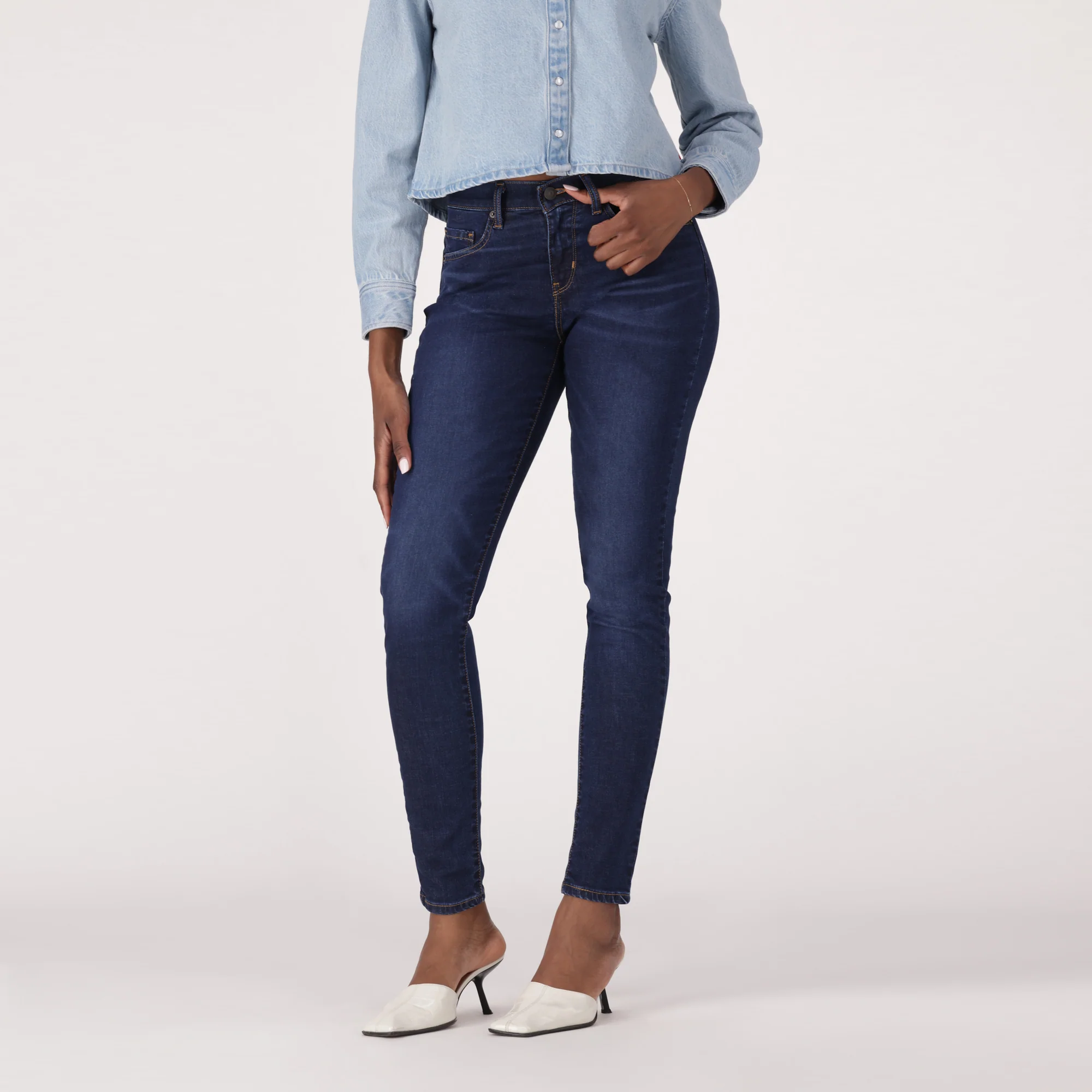 LEVI'S® WOMEN'S CURVY SKINNY - DARK INDIGO WORN IN - Image 2