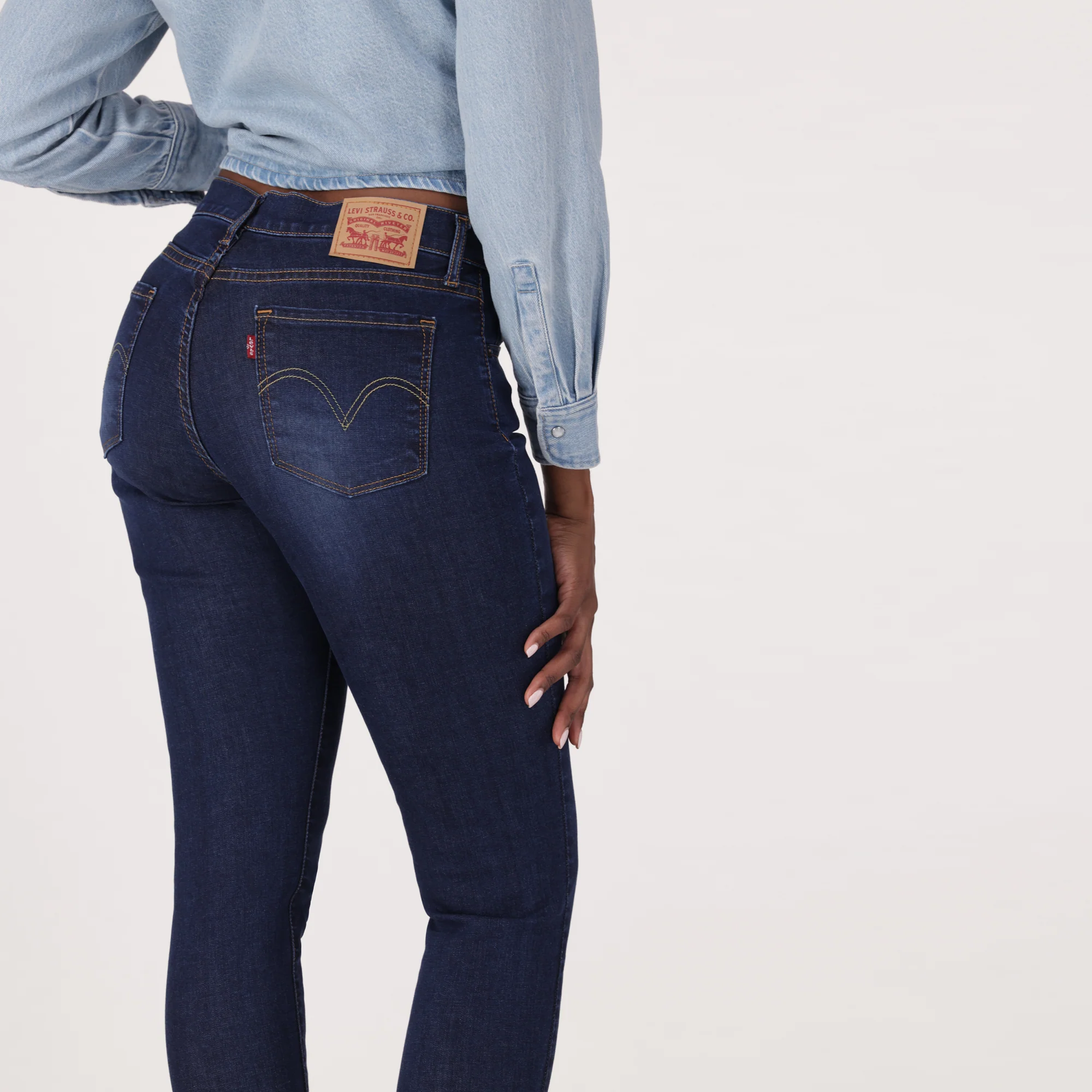 LEVI'S® WOMEN'S CURVY SKINNY - DARK INDIGO WORN IN - Image 4