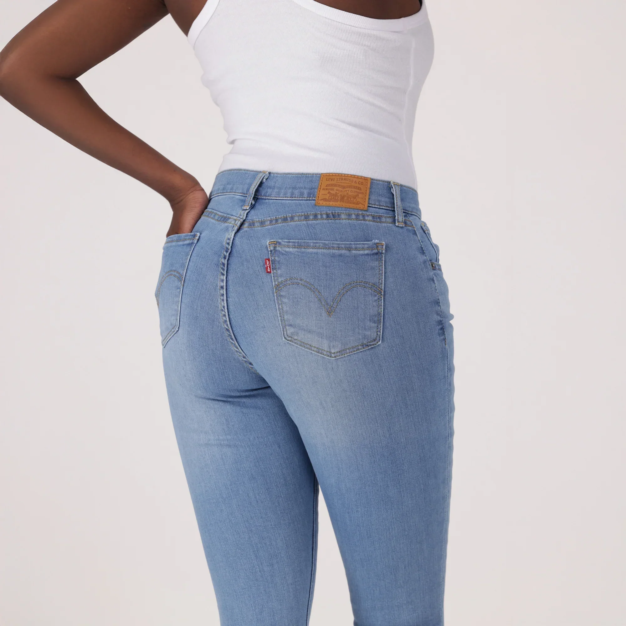 LEVI'S® WOMEN'S CURVY SKINNY - MED INDIGO - WORN IN - Image 5