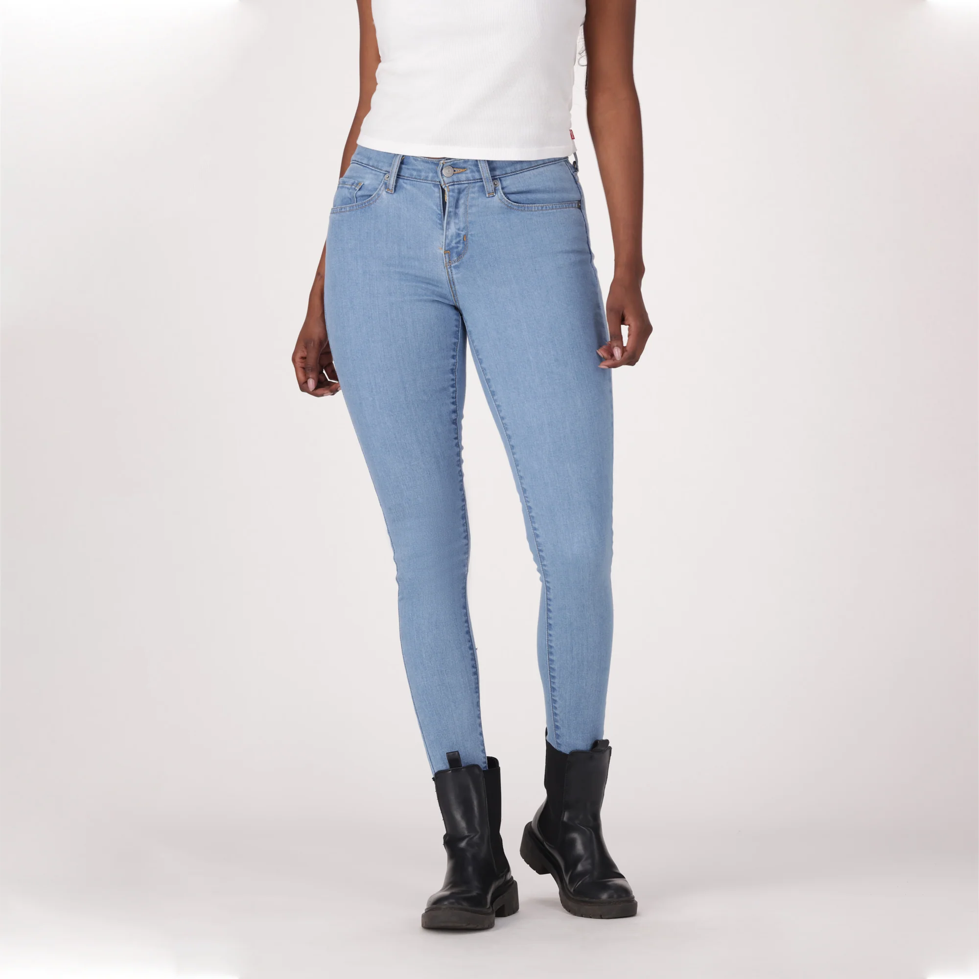 LEVI'S® WOMEN'S CURVY SKINNY - MED INDIGO - WORN IN - Image 2