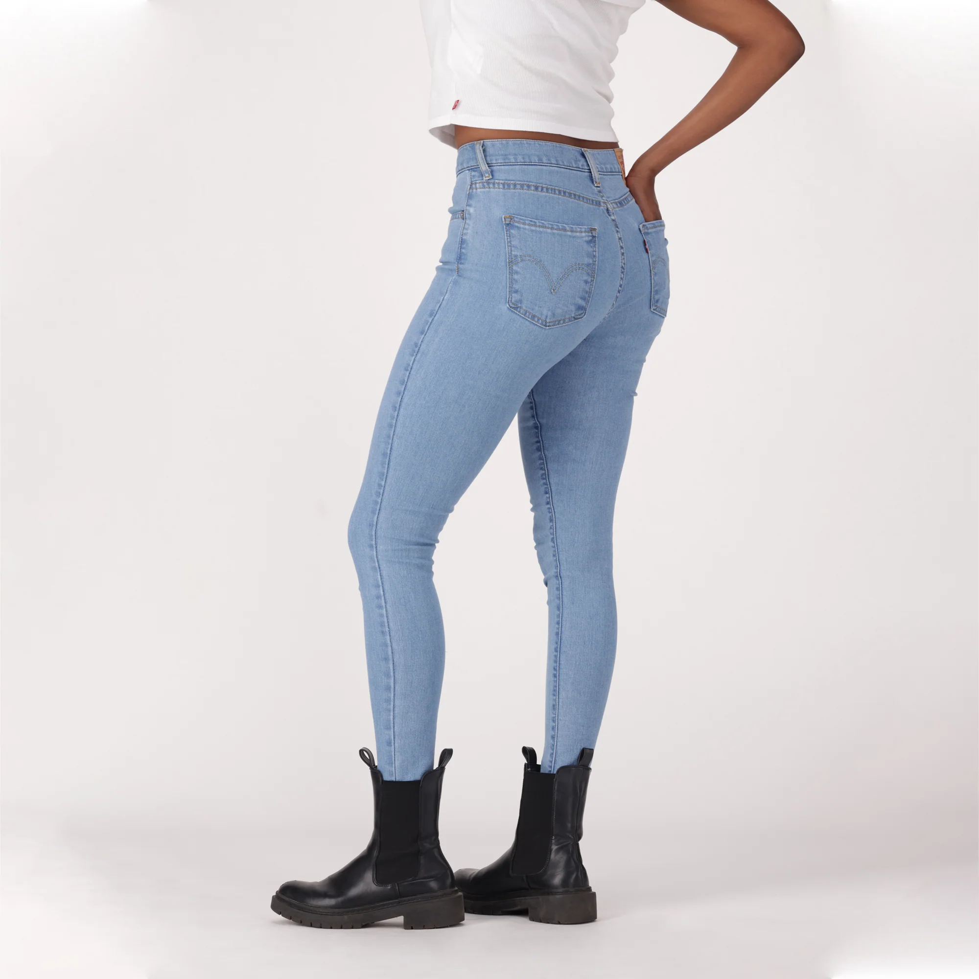 LEVI'S® WOMEN'S CURVY SKINNY - MED INDIGO - WORN IN - Image 4