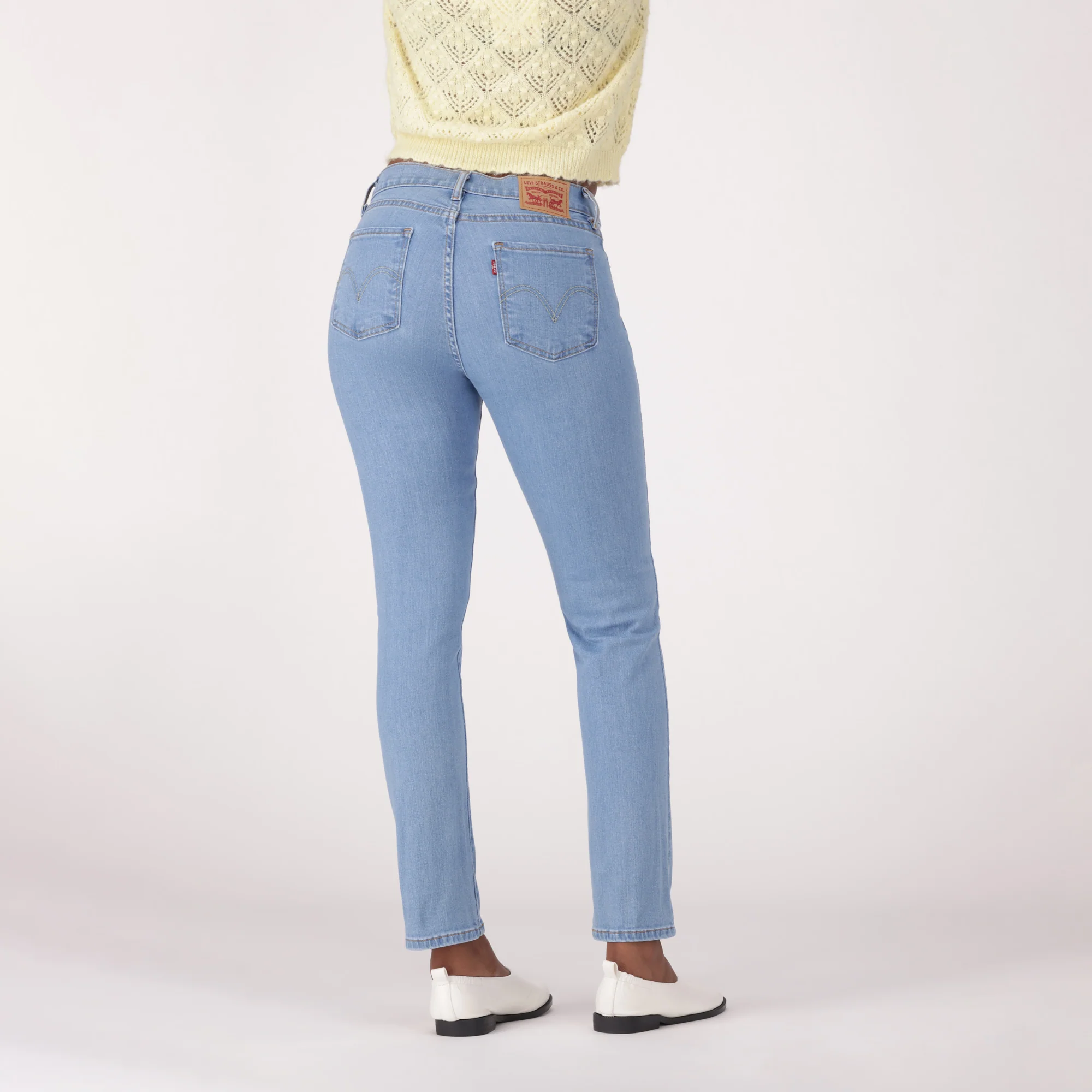 LEVI'S® WOMEN'S CURVY STRAIGHT - MED INDIGO - WORN IN - Image 3