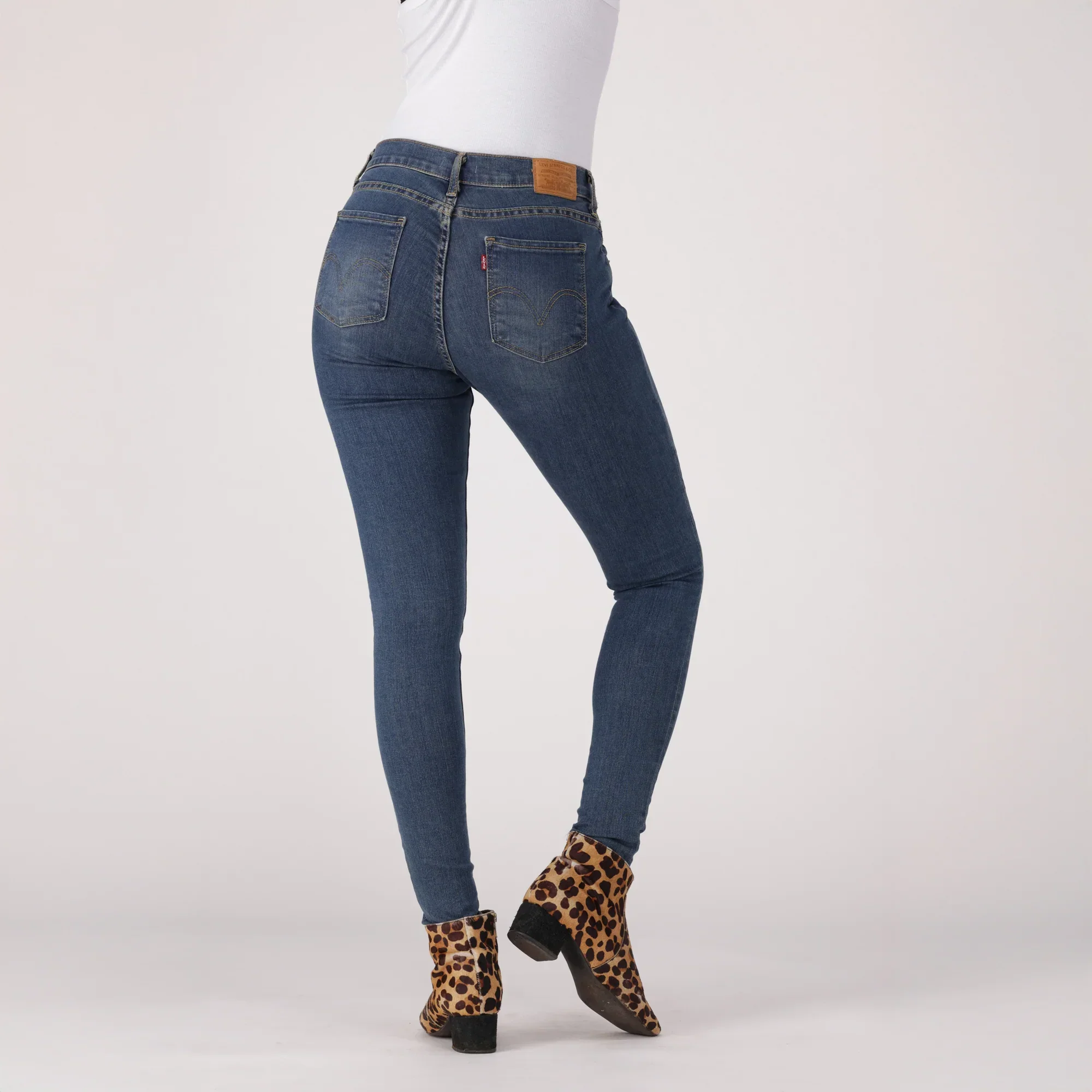 LEVI'S® WOMEN'S CURVY SUPER SKINNY - DARK INDIGO - WORN IN - Image 3
