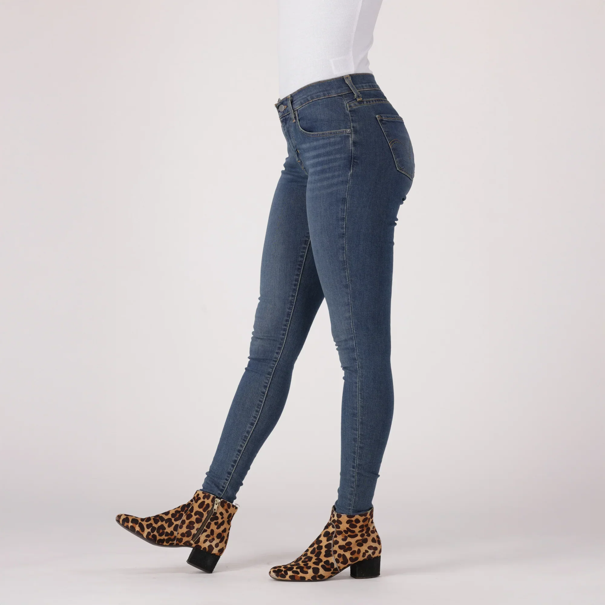 LEVI'S® WOMEN'S CURVY SUPER SKINNY - DARK INDIGO - WORN IN - Image 4