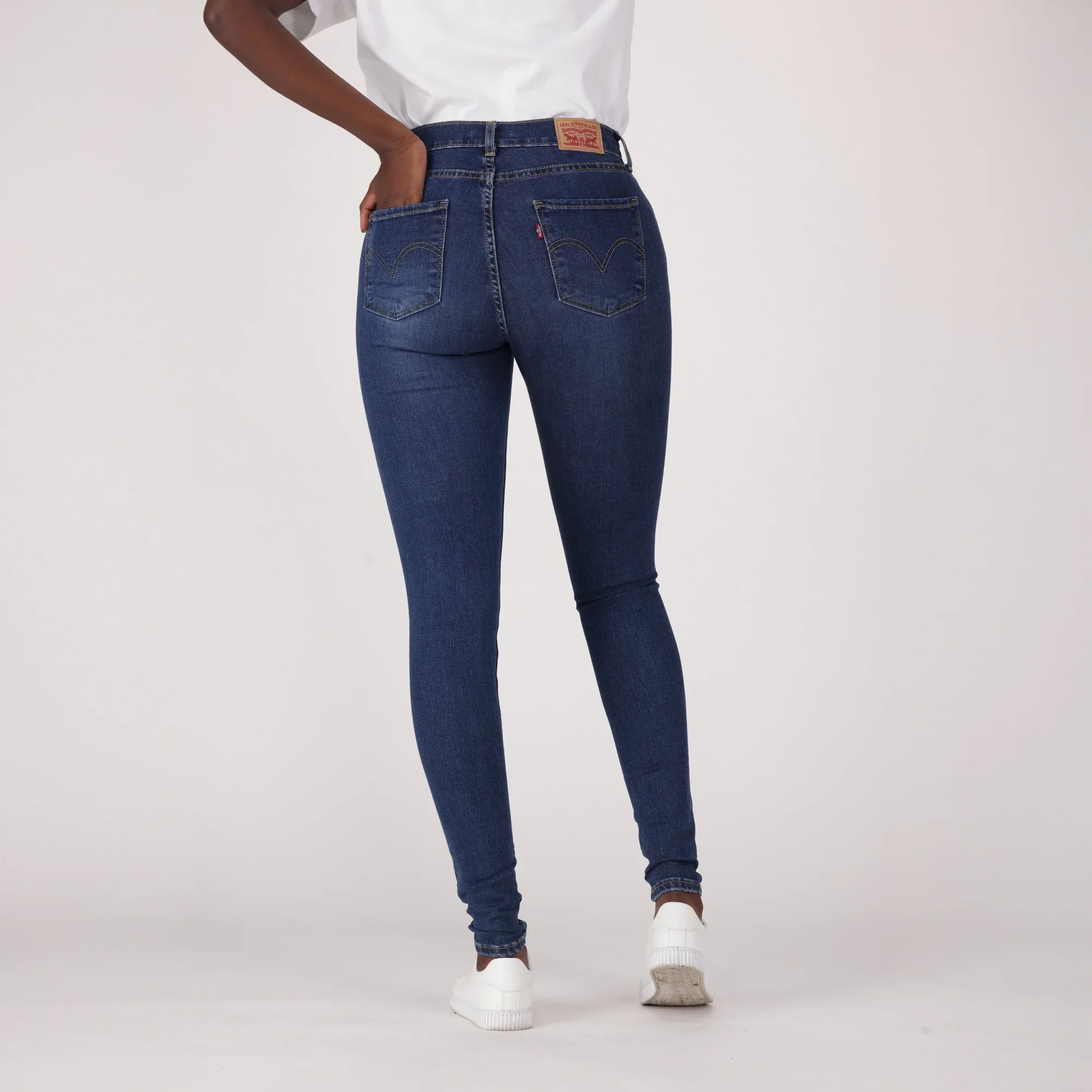 LEVI'S® WOMEN'S CURVY SUPER SKINNY - DARK INDIGO - WORN IN - Image 3