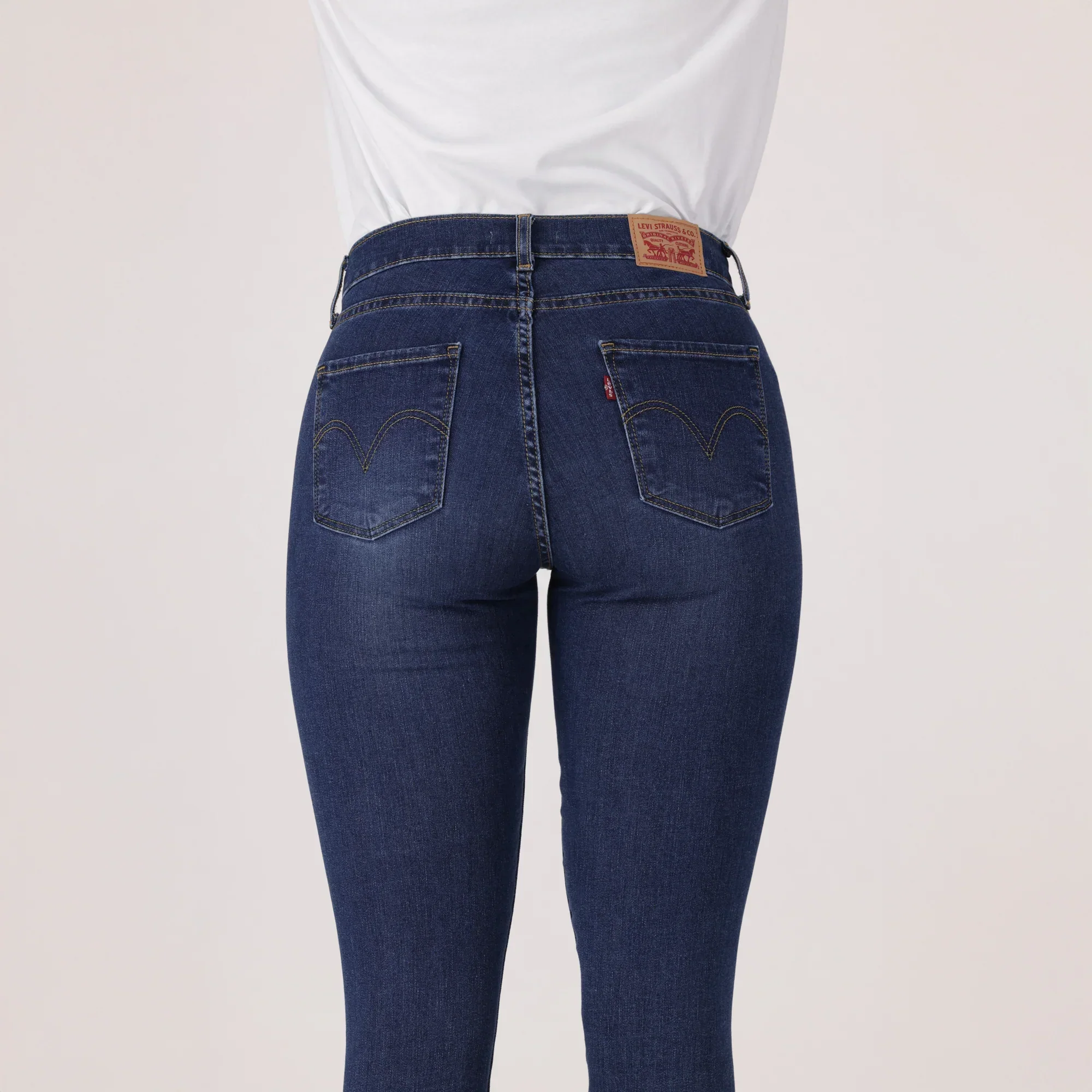 LEVI'S® WOMEN'S CURVY SUPER SKINNY - DARK INDIGO - WORN IN - Image 5