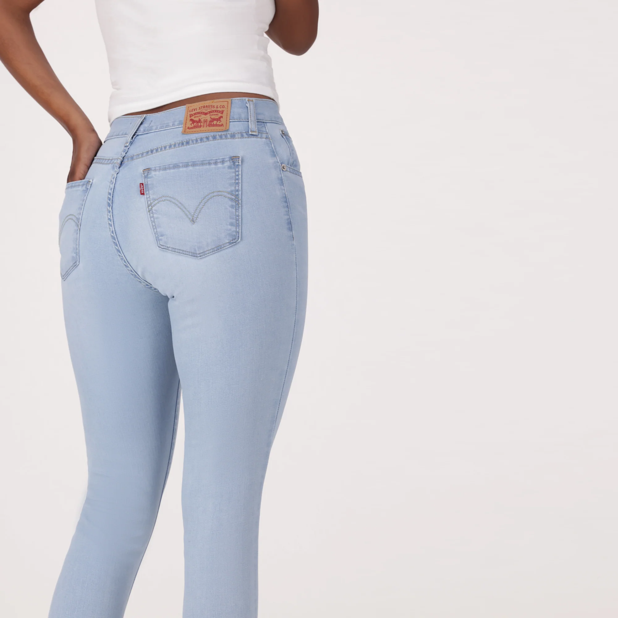 LEVI'S® WOMEN'S CURVY SUPER SKINNY  - LIGHT INDIGO - WORN IN - Image 5