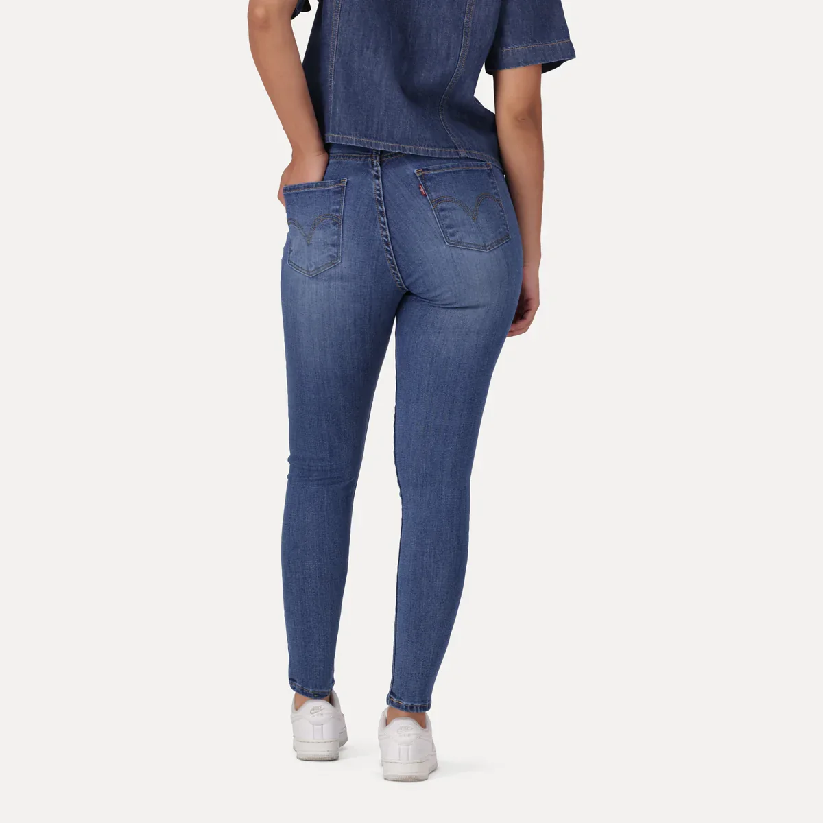 LEVI'S® WOMEN'S CURVY SUPER SKINNY  - MED INDIGO - WORN IN - Image 3