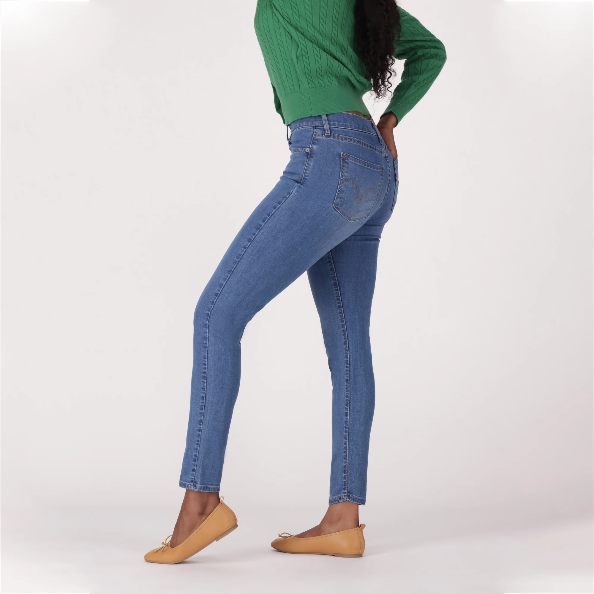 LEVI'S® WOMEN'S CURVY SUPER SKINNY  - MED INDIGO - WORN IN - Image 4