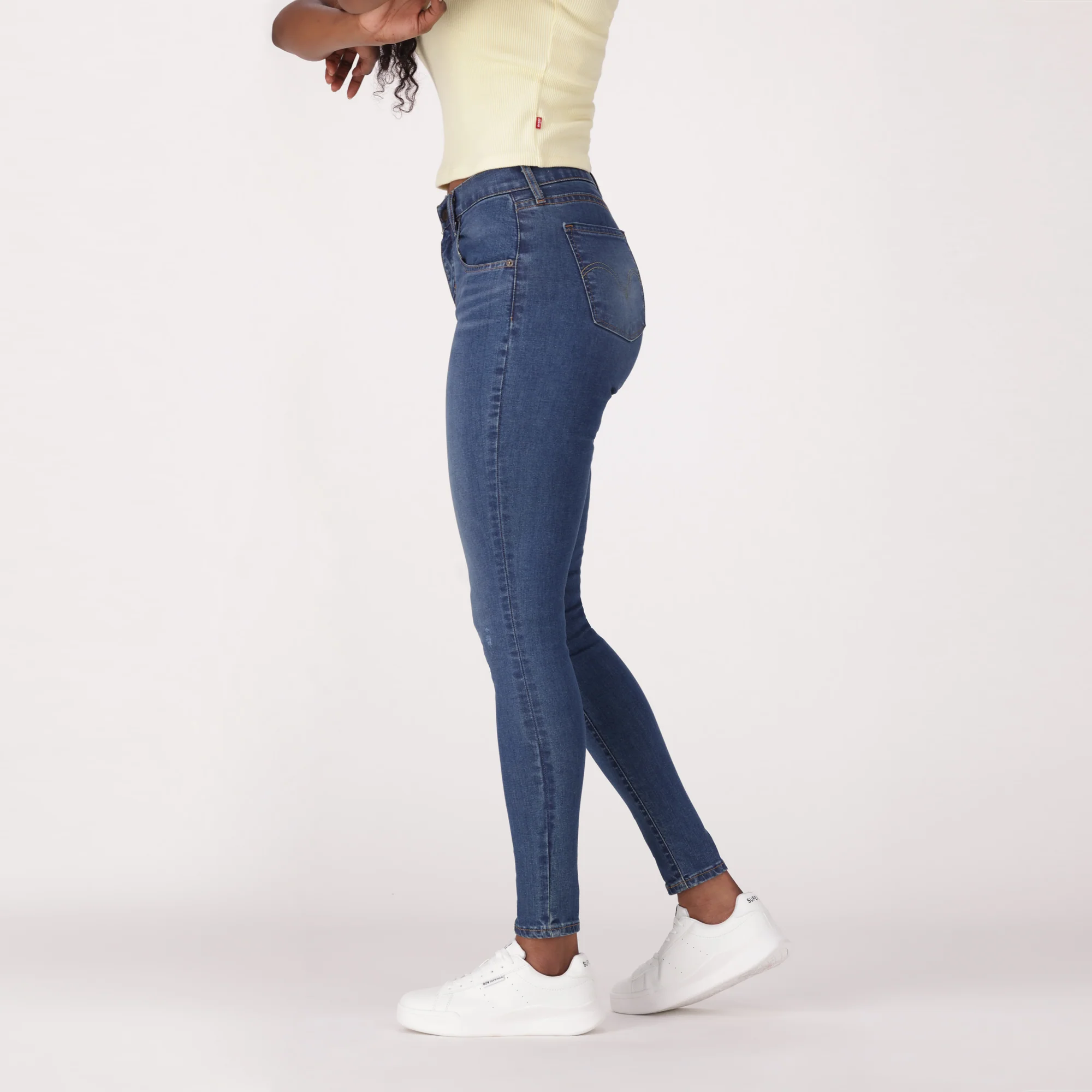 LEVI'S® WOMEN'S CURVY SUPER SKINNY  - MED INDIGO - WORN IN - Image 4