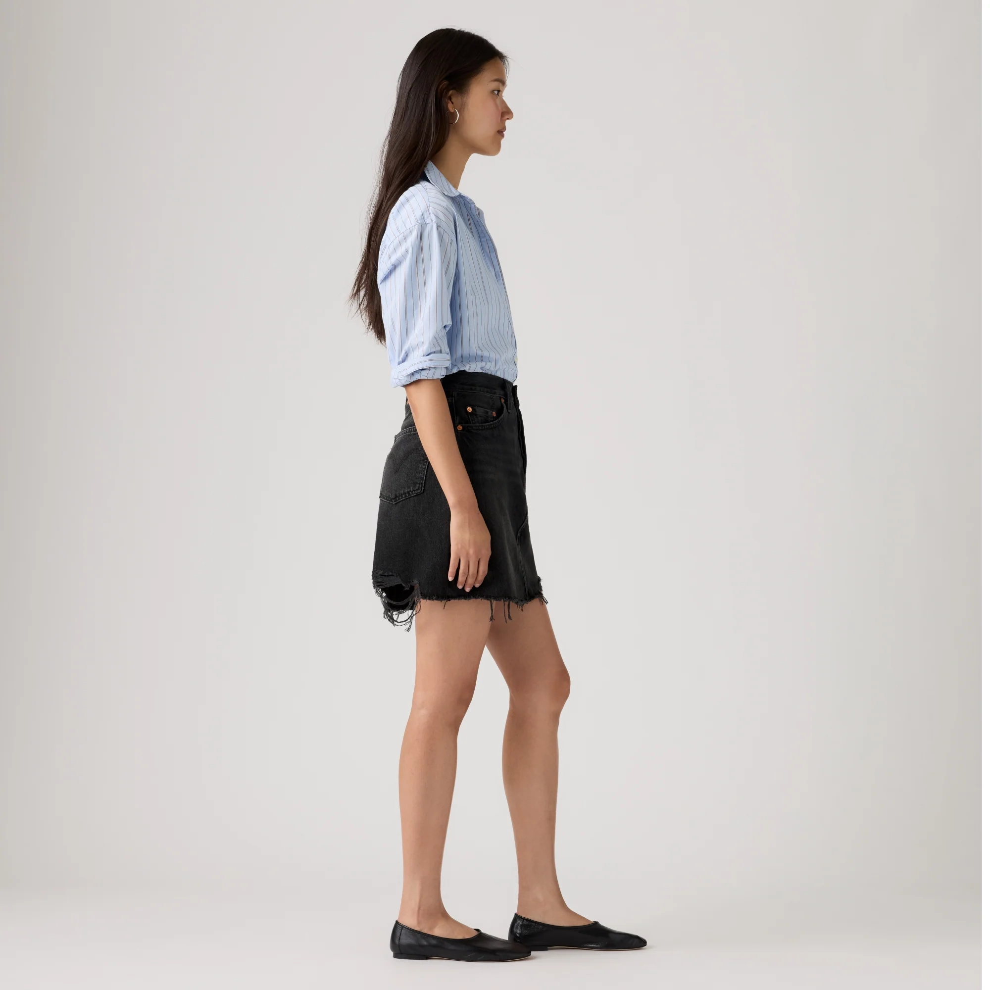 LEVI'S® WOMEN'S DECONSTRUCTED SKIRT - MED INDIGO - WORN IN - Image 4