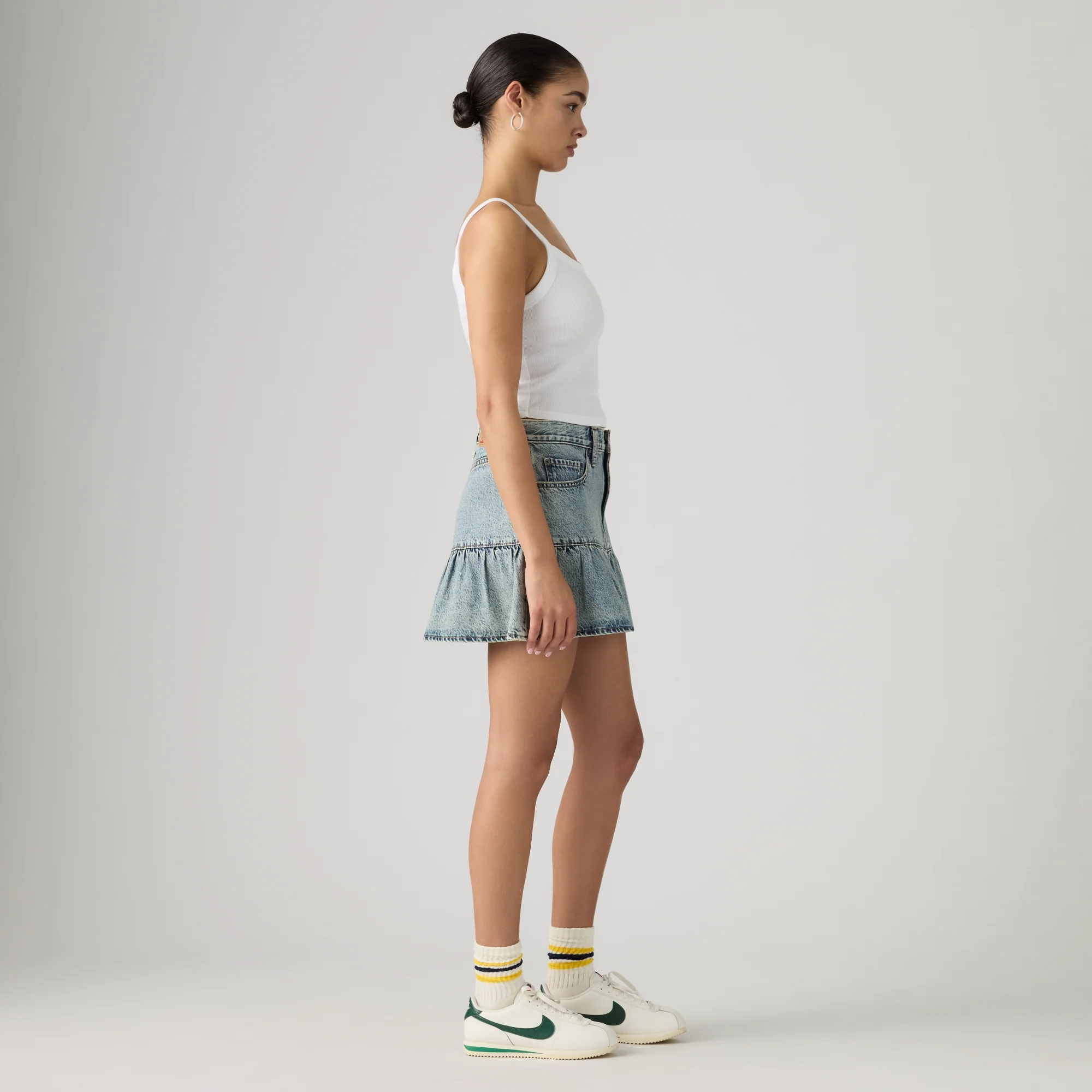 LEVI'S® WOMEN'S FLOUNCE MINI SKIRT - MED INDIGO - WORN IN - Image 4