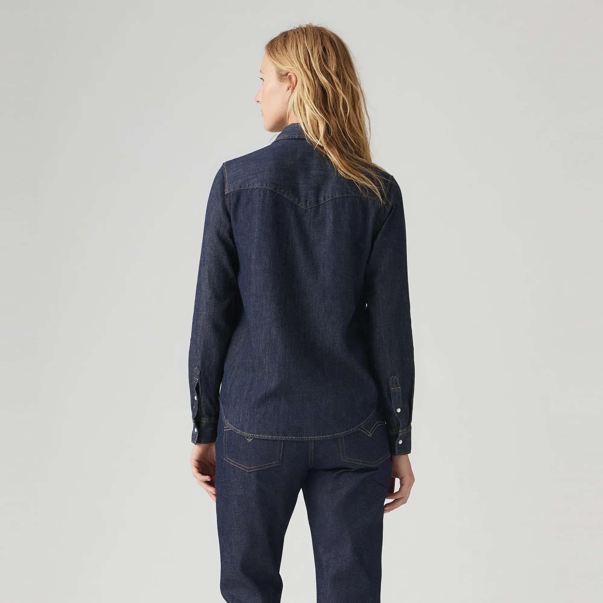 LEVI'S® WOMEN'S ICONIC WESTERN SHIRT - DARK INDIGO - FLAT FINISH - Image 3