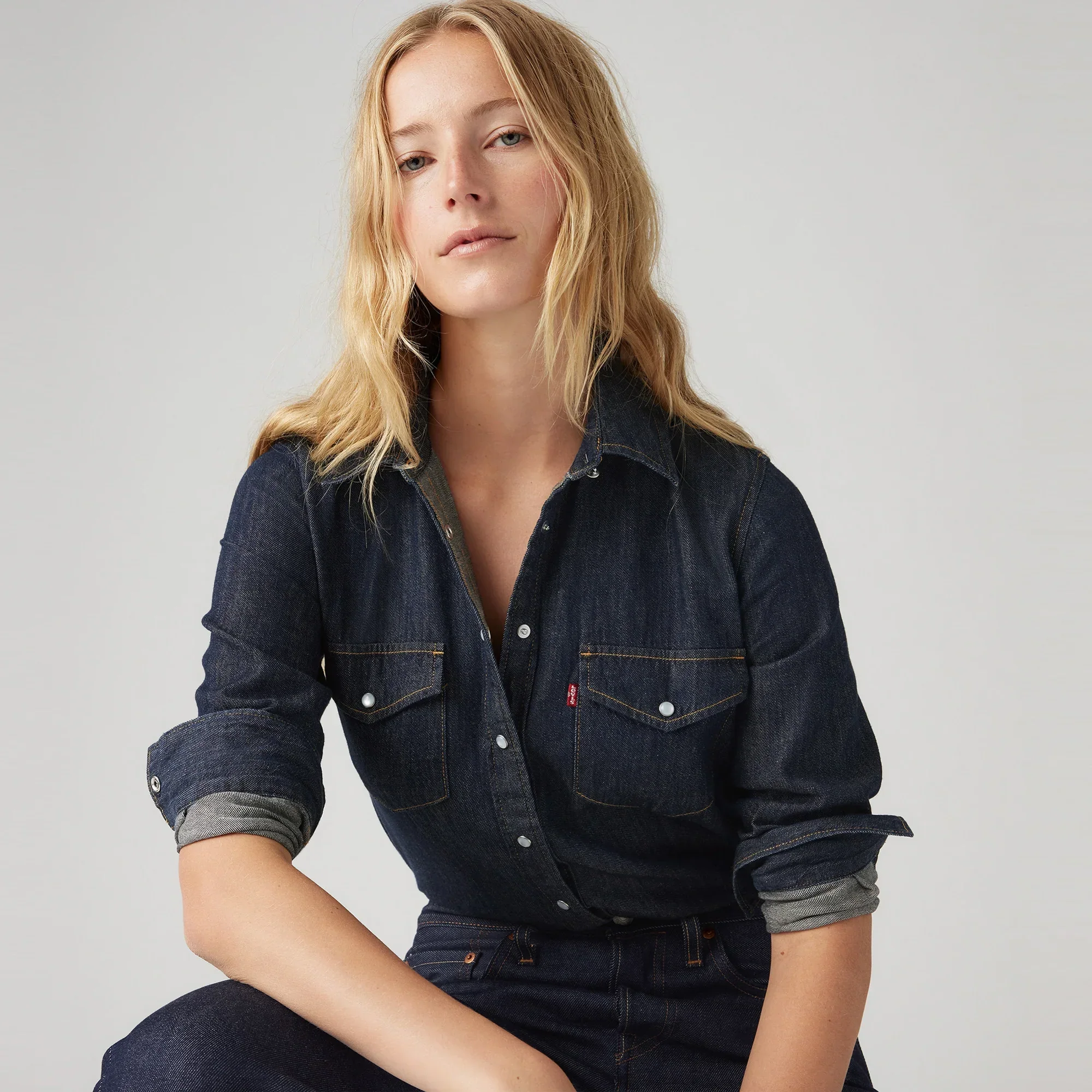 LEVI'S® WOMEN'S ICONIC WESTERN SHIRT - DARK INDIGO - FLAT FINISH - Image 4