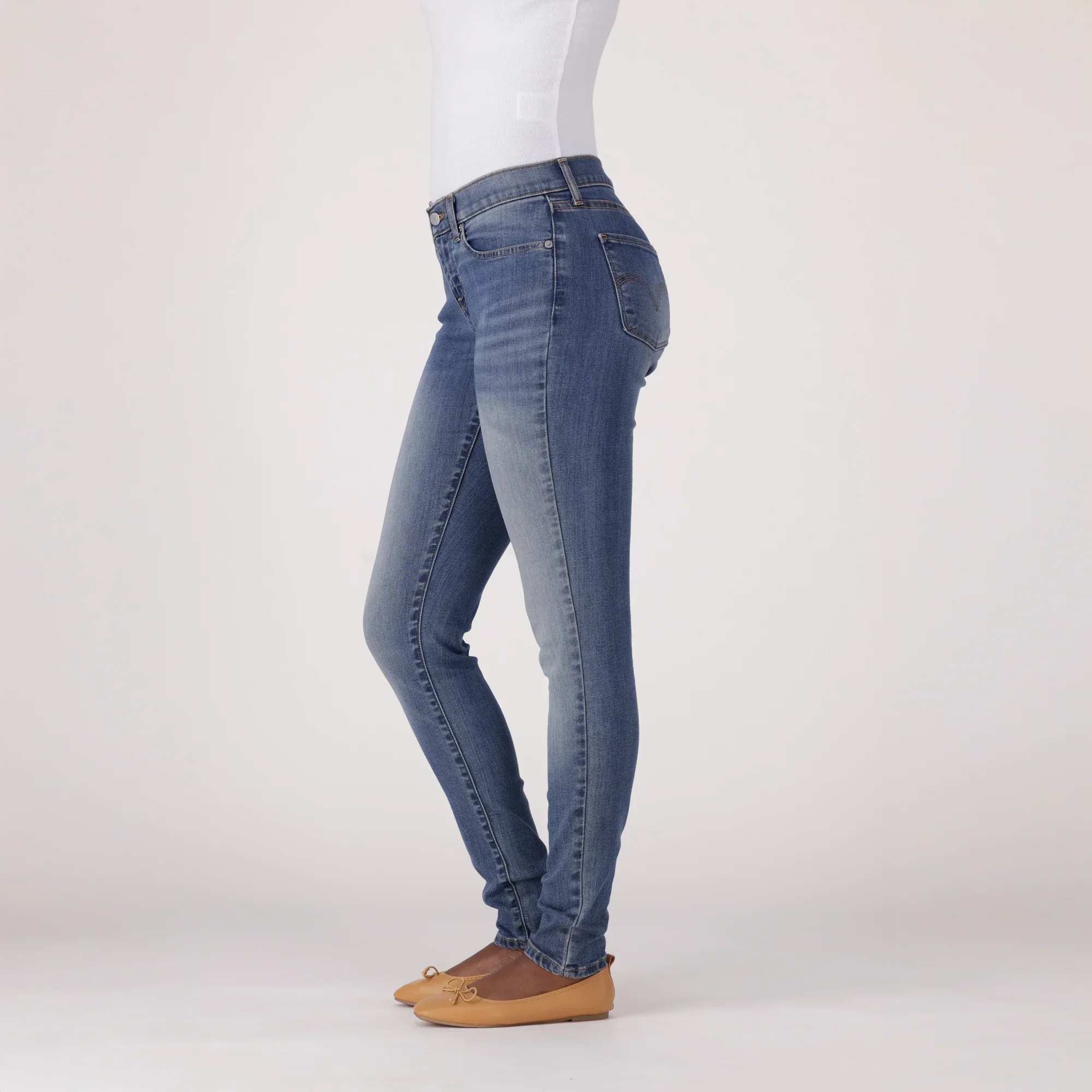 LEVI'S® WOMEN'S CURVY SKINNY - MED INDIGO - WORN IN - Image 4