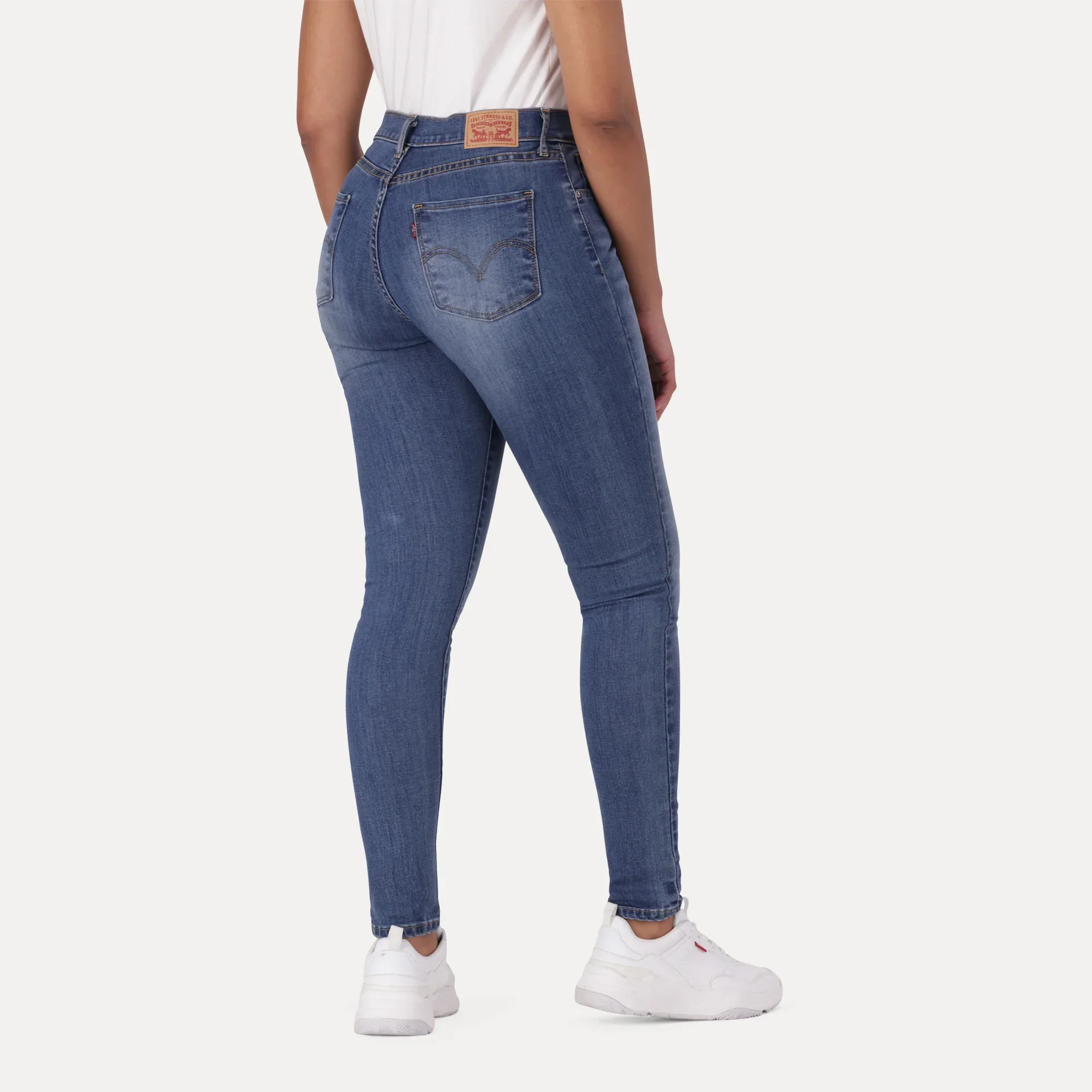 LEVI'S® WOMEN'S CURVY SKINNY - MED INDIGO - WORN IN - Image 7