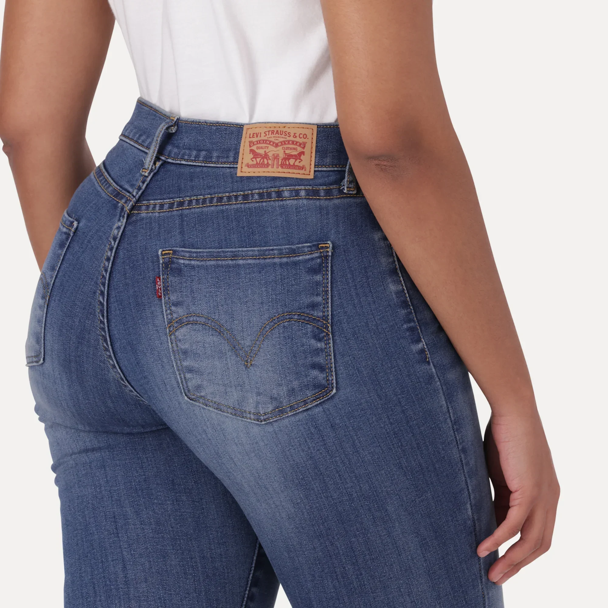 LEVI'S® WOMEN'S CURVY SKINNY - MED INDIGO - WORN IN - Image 9