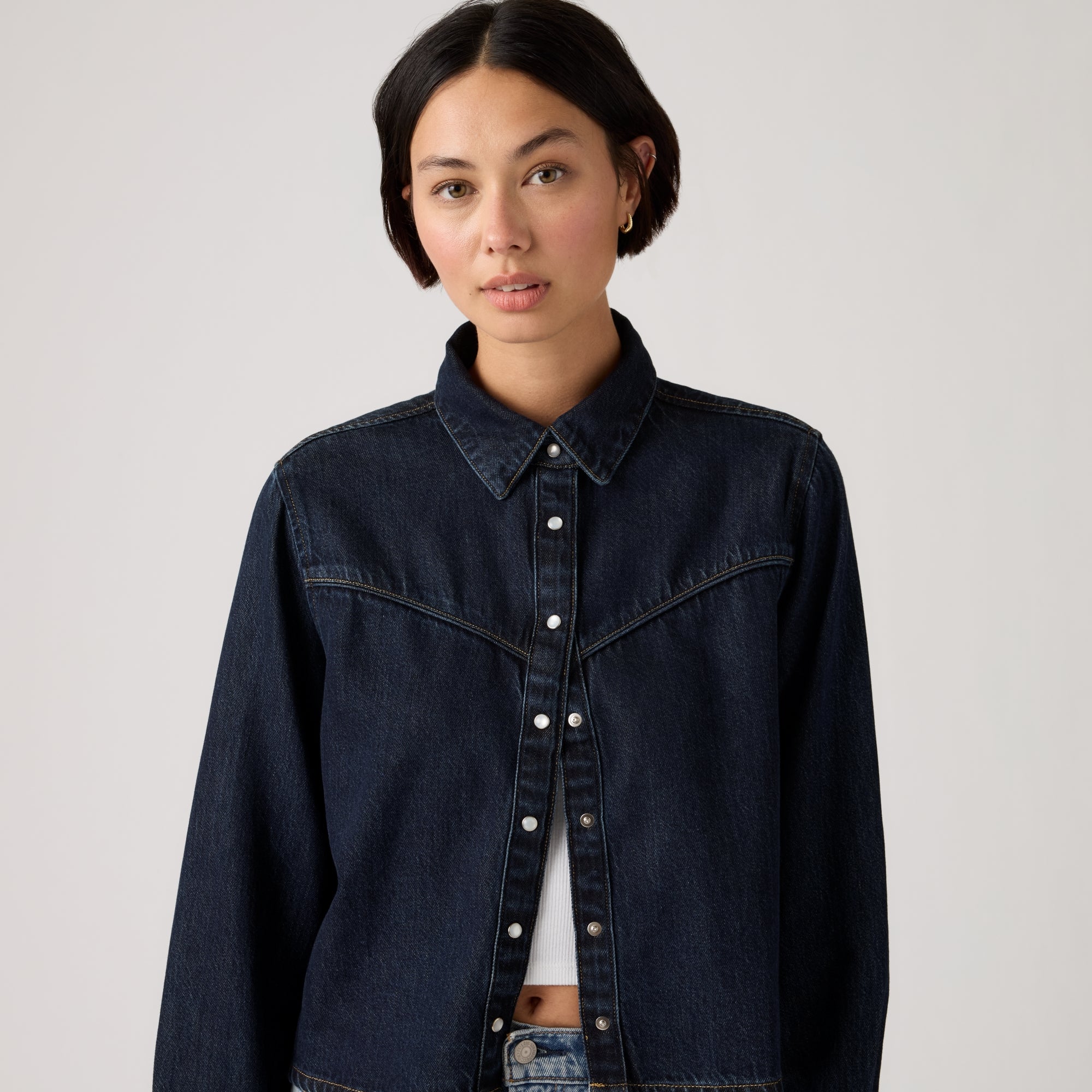 LEVI'S® WOMEN'S LOGAN LIGHTWEIGHT SHACKET - DARK INDIGO FLAT FINISH - Image 4