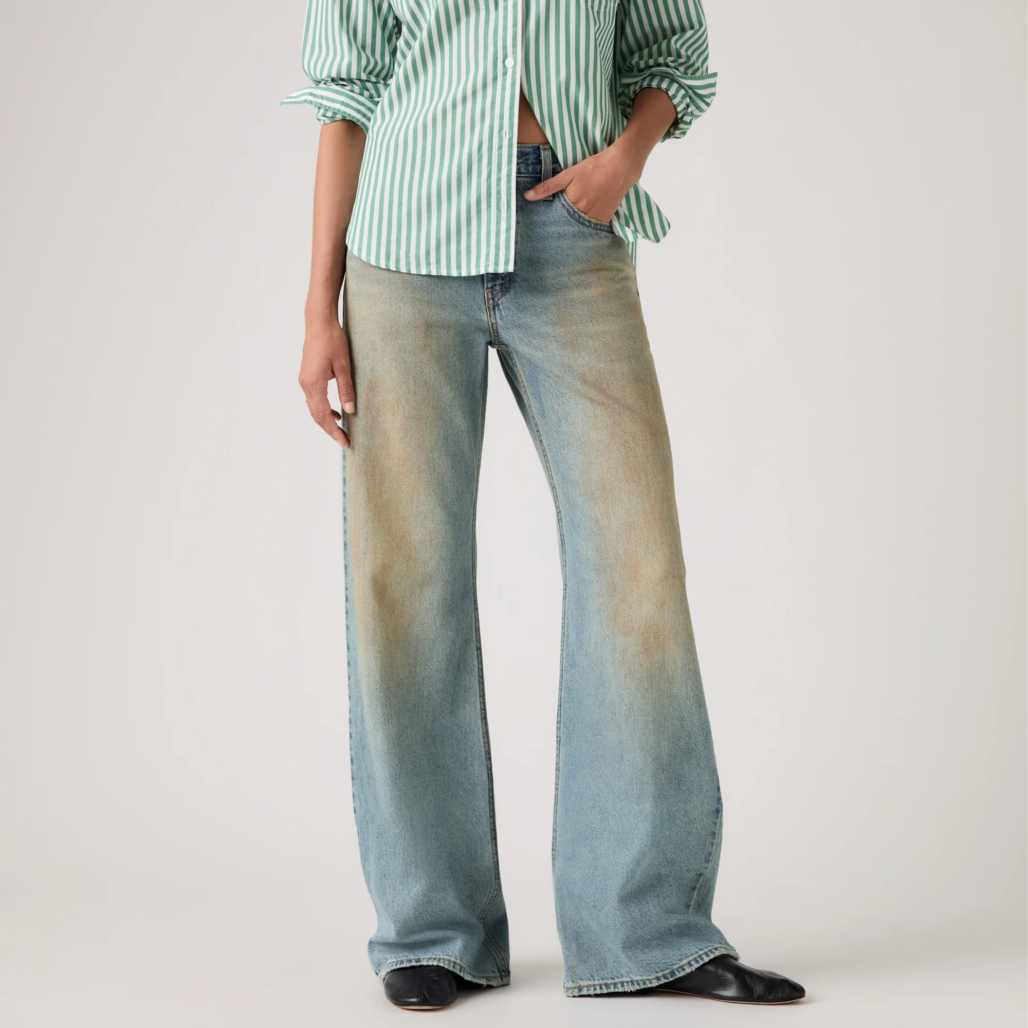 LEVI'S® WOMEN'S LOOSE BOOT JEANS - MED INDIGO - WORN IN - Image 5