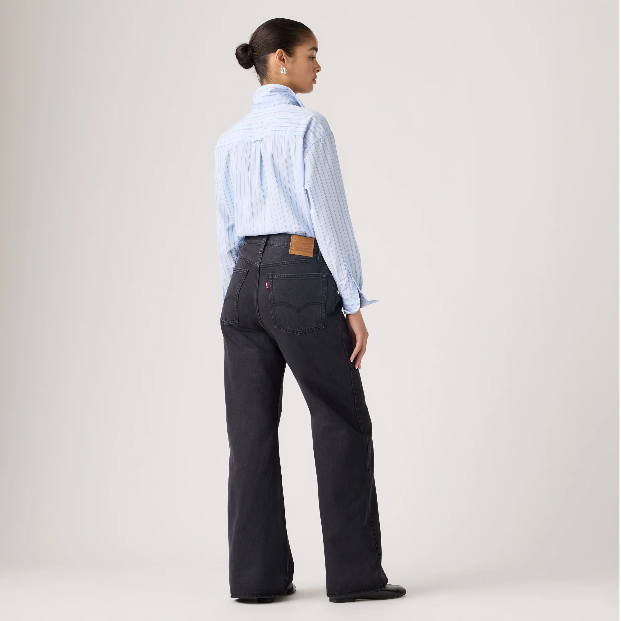 LEVI'S® WOMEN'S LOOSE BOOT JEANS - MED INDIGO - WORN IN - Image 3
