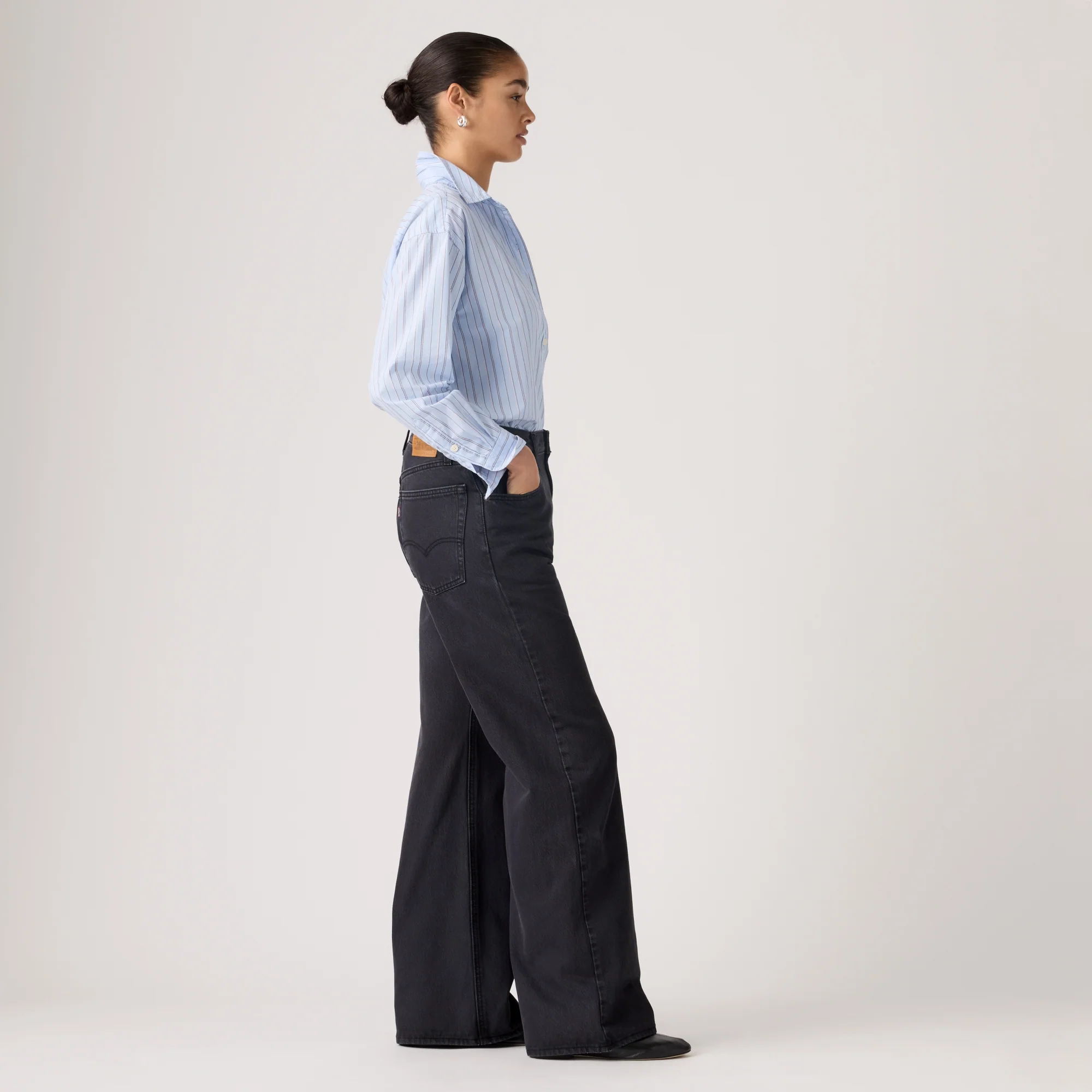 LEVI'S® WOMEN'S LOOSE BOOT JEANS - MED INDIGO - WORN IN - Image 4