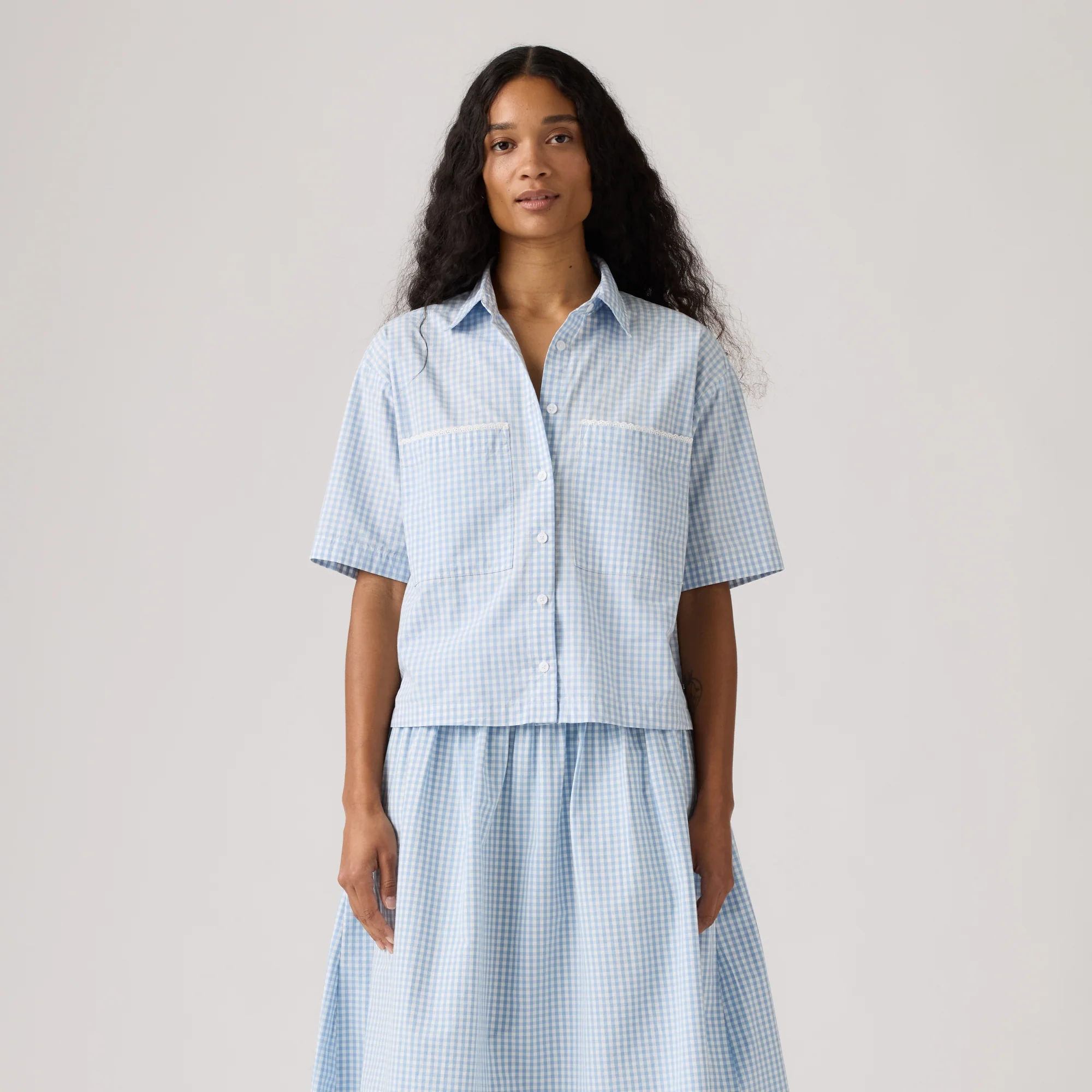 LEVI'S® WOMEN'S NOVELTY HARLIE SHORT-SLEEVE CROPPED SHIRT - BLUE - Image 2