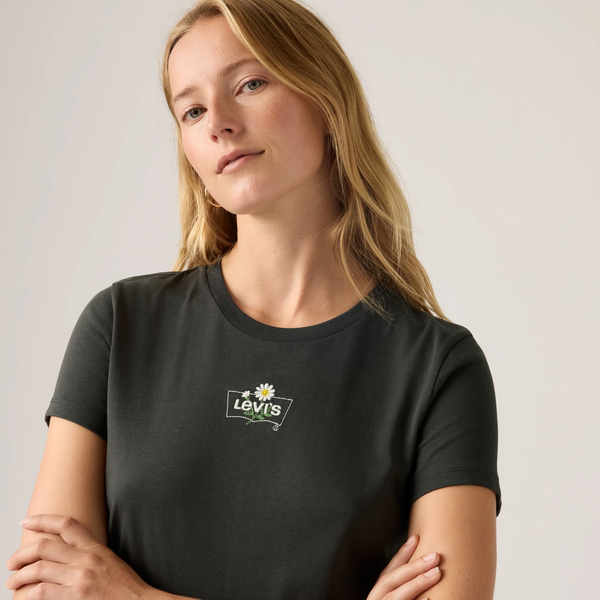 LEVI'S® WOMEN'S PERFECT T-SHIRT - WHITE - Image 4