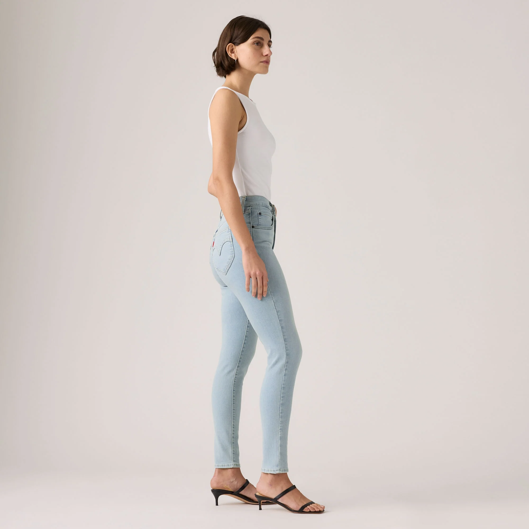 LEVI'S® WOMEN'S RETRO HIGH SKINNY JEANS - MED INDIGO - WORN IN - Image 4