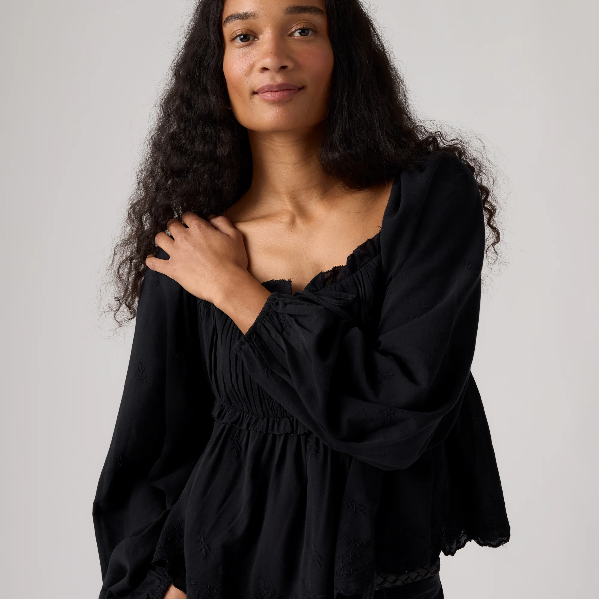 LEVI'S® WOMEN'S RYAN SHORT-SLEEVE CREPE BLOUSE - BLACK - Image 4