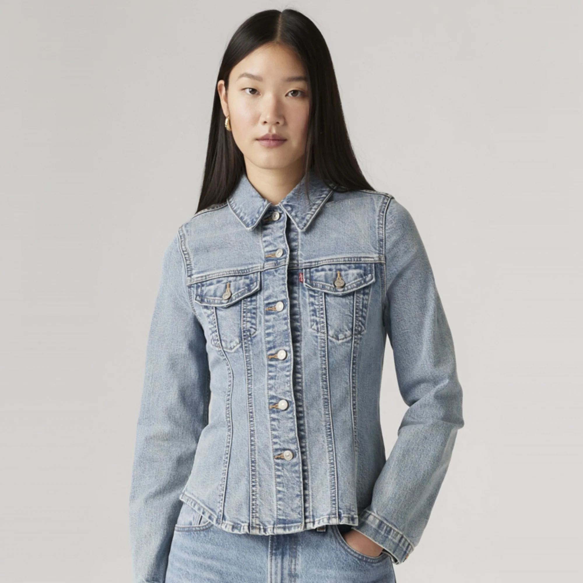 LEVI'S® WOMEN'S SLIM TAILORED TRUCKER JACKET - MEDIUM WASH - Image 2
