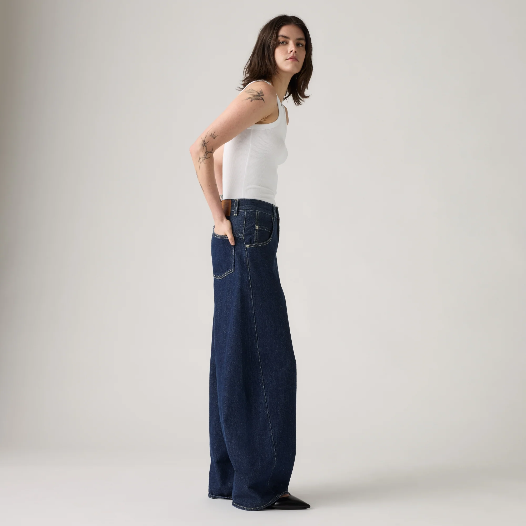 LEVI'S® WOMEN'S SUPER BAGGY BARREL JEANS - DARK INDIGO FLAT FINISH - Image 4