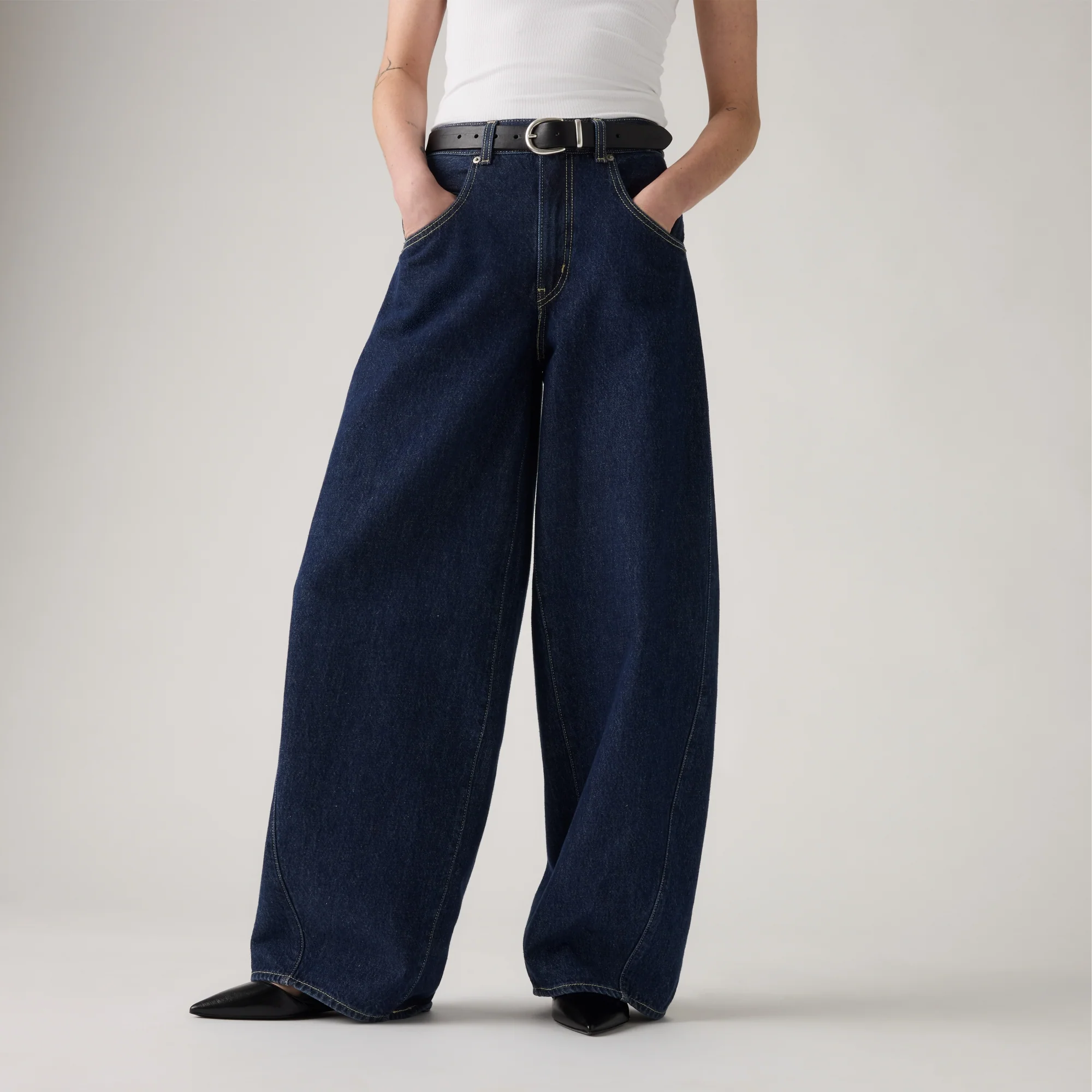LEVI'S® WOMEN'S SUPER BAGGY BARREL JEANS - DARK INDIGO FLAT FINISH - Image 5