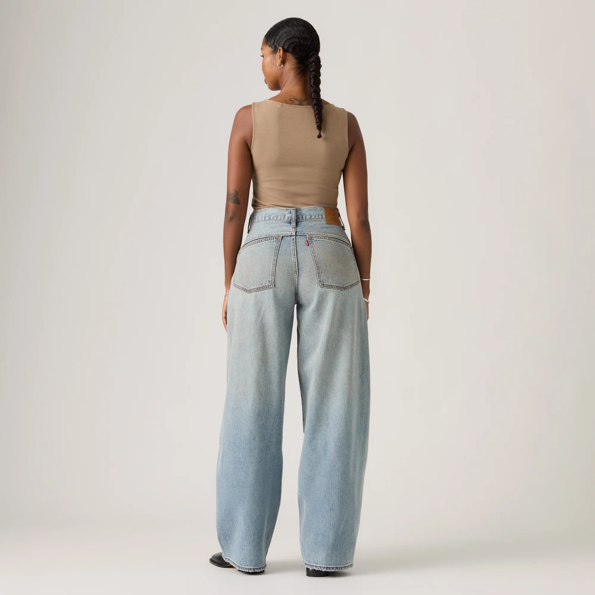 LEVI'S® WOMEN'S SUPER BAGGY BARREL JEANS - MED INDIGO - WORN IN - Image 3