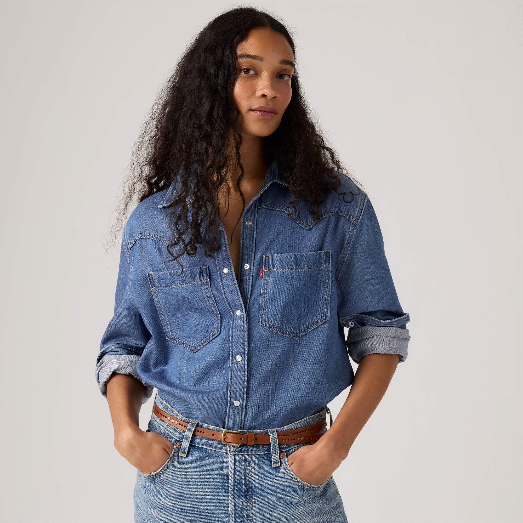 LEVI'S® WOMEN'S LIGHTWEIGHT TEODORA WESTERN SHIRT - MED INDIGO - WORN IN